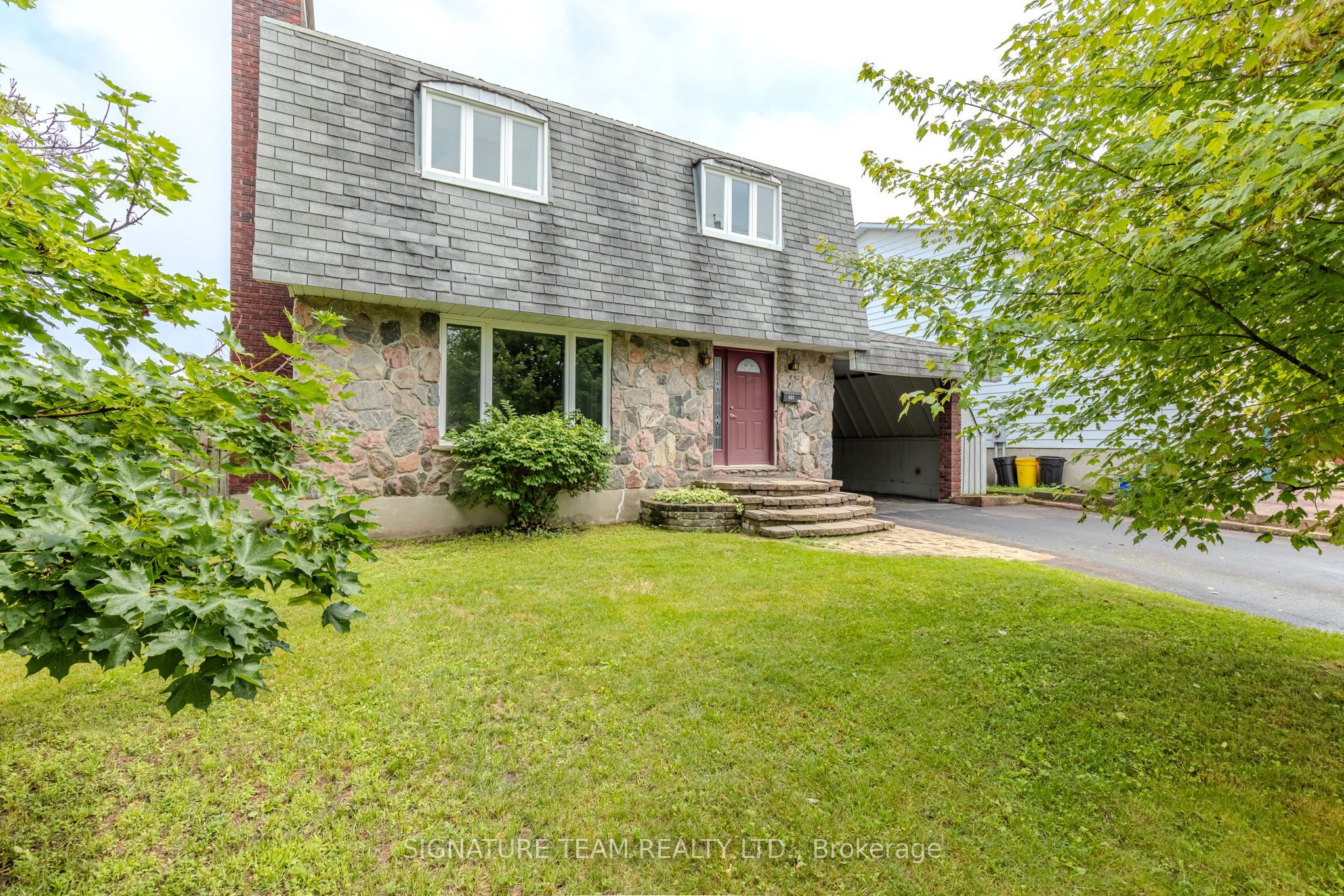 401 Broadview Drive Property Photo 2