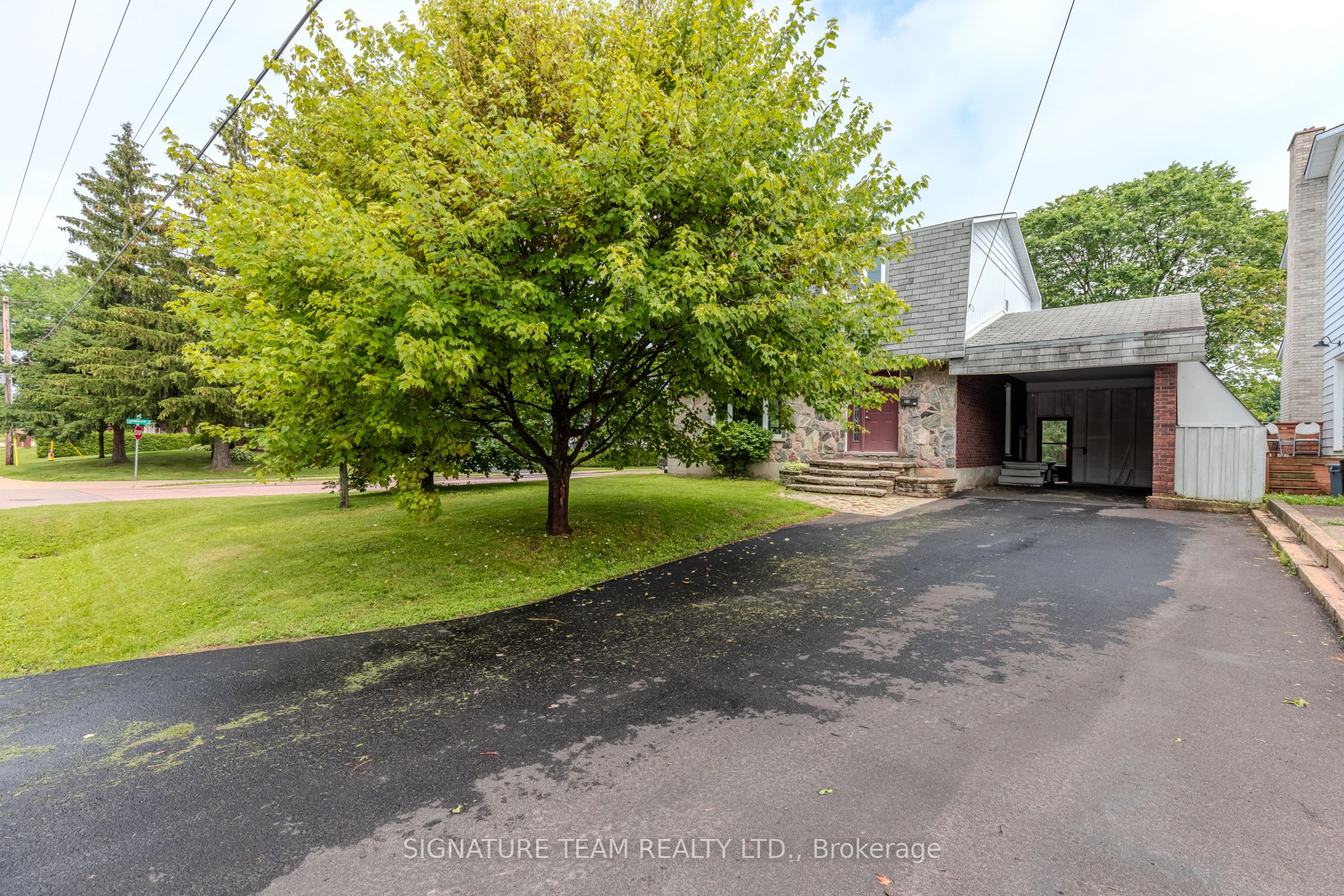 401 Broadview Drive Property Photo 3