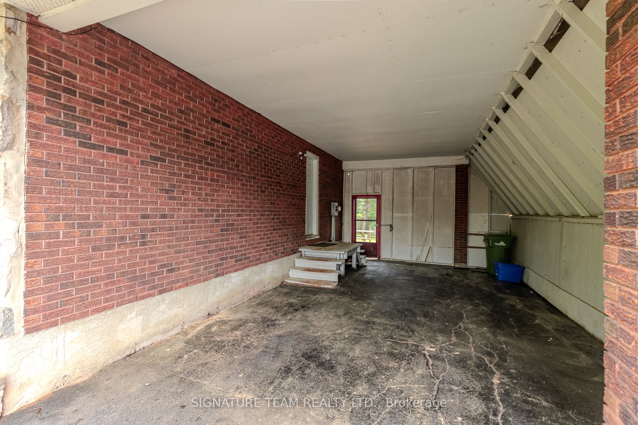 401 Broadview Drive Property Photo 4