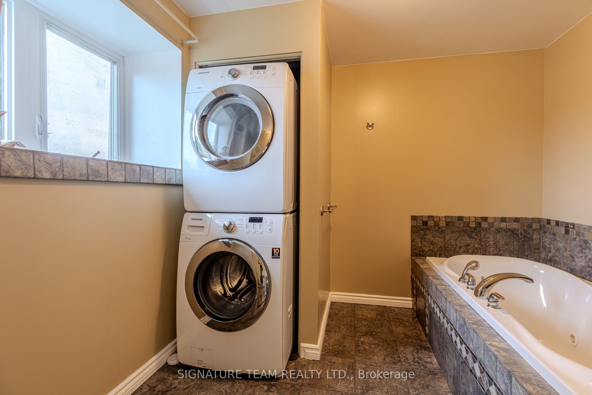 401 Broadview Drive Property Photo 22