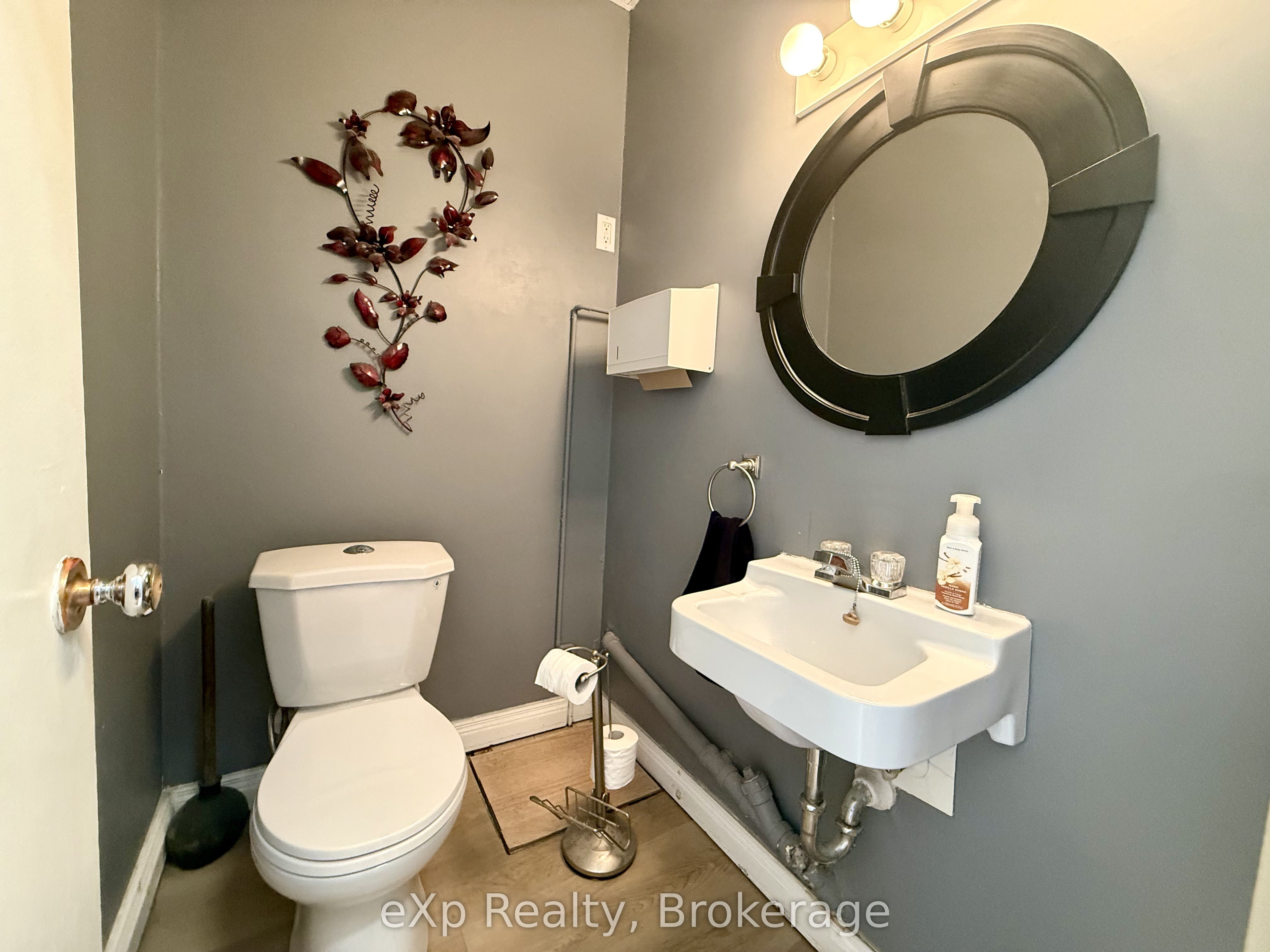 114 Durham Street E Property Photo 6
