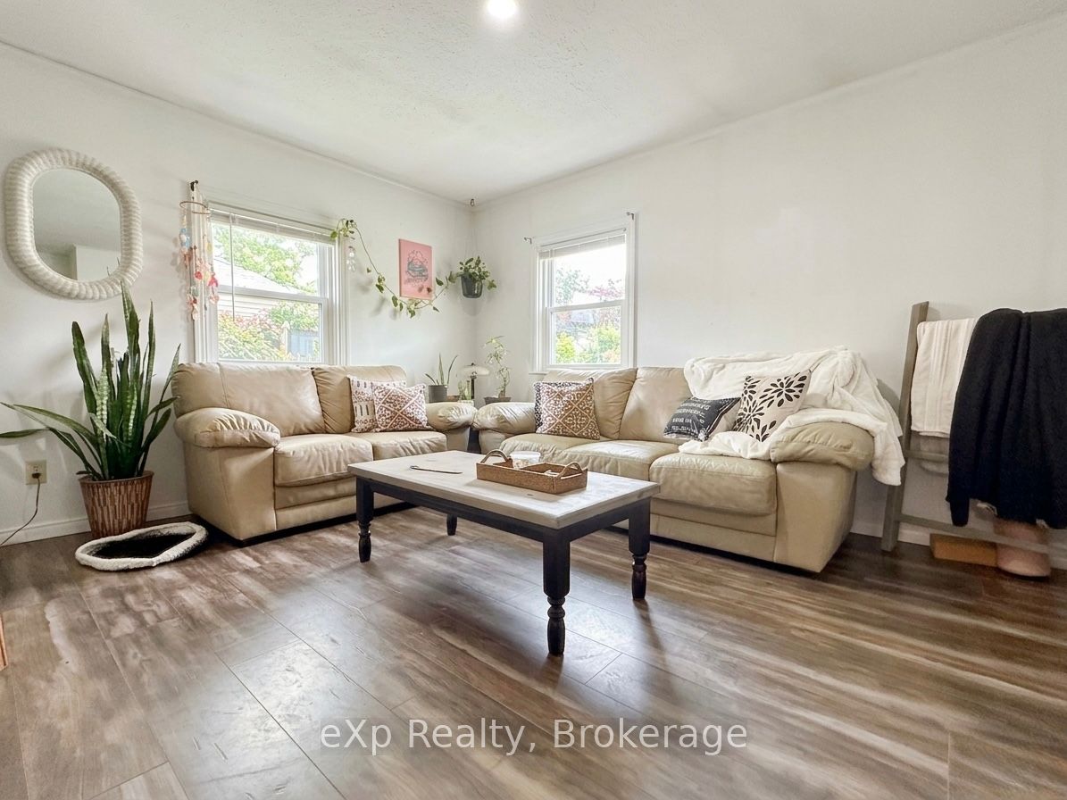 114 Durham Street E Property Photo 12