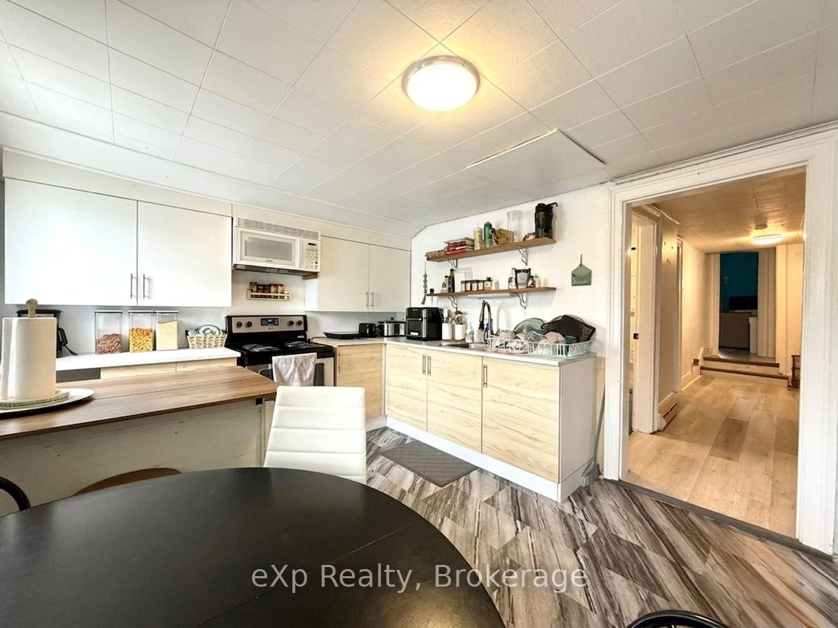 114 Durham Street E Property Photo 18