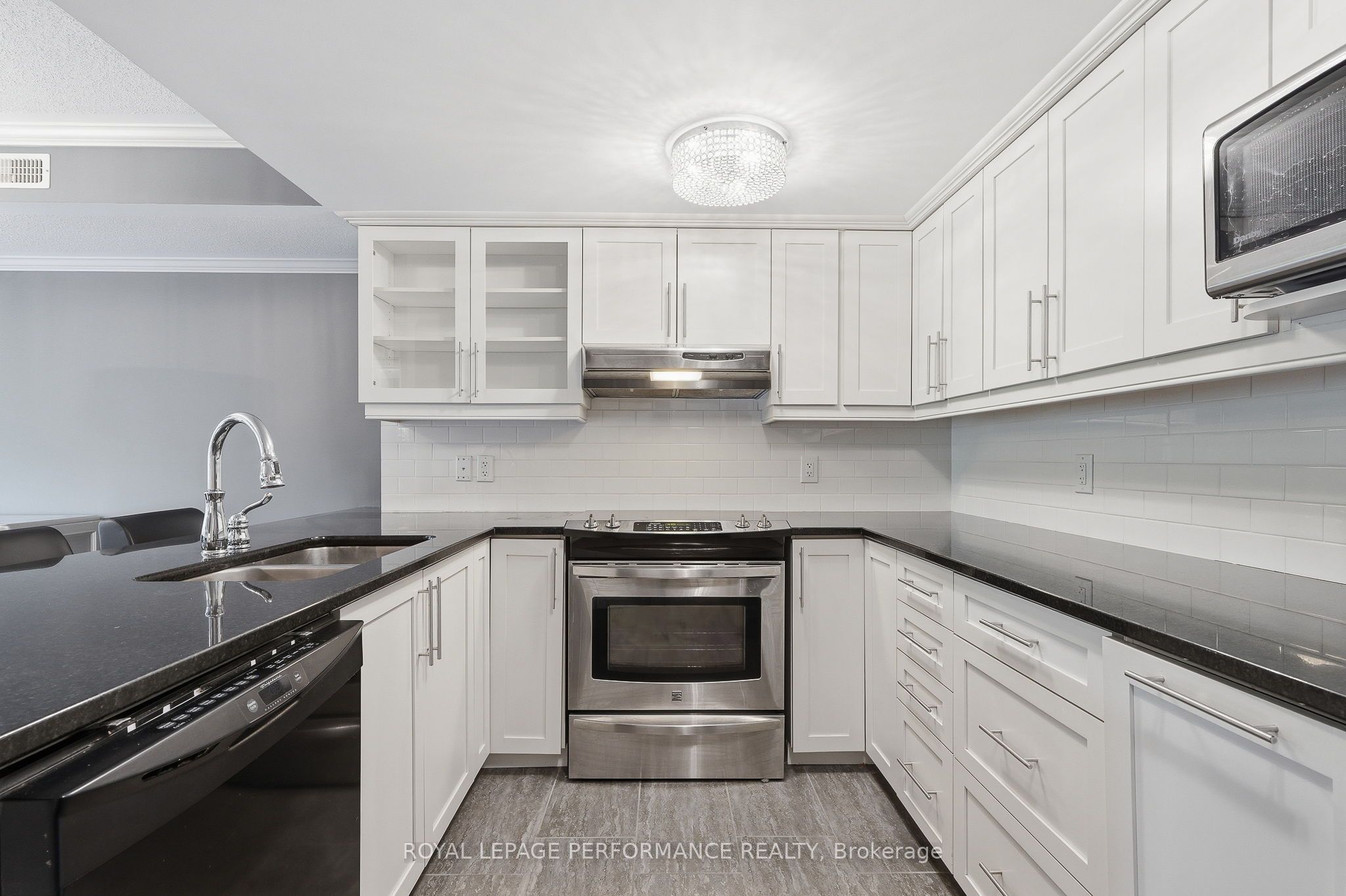 285 Titanium Private B Property Photo 8