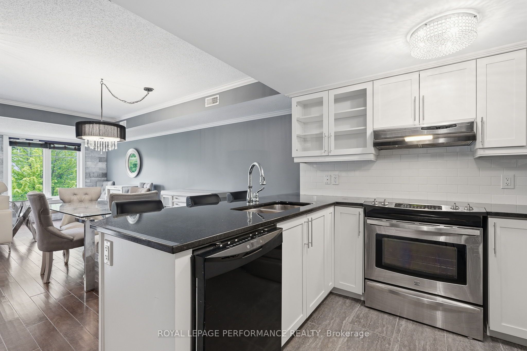 285 Titanium Private B Property Photo 9
