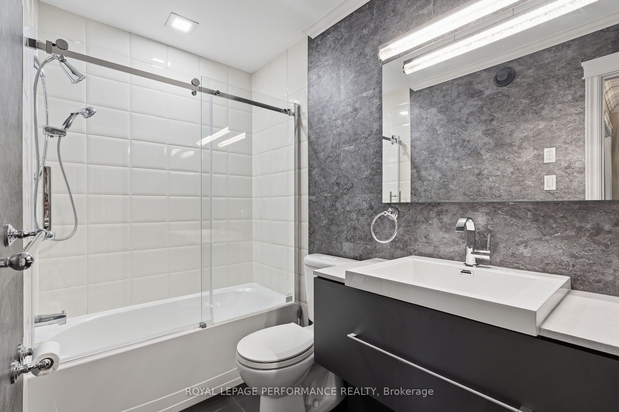 285 Titanium Private B Property Photo 21