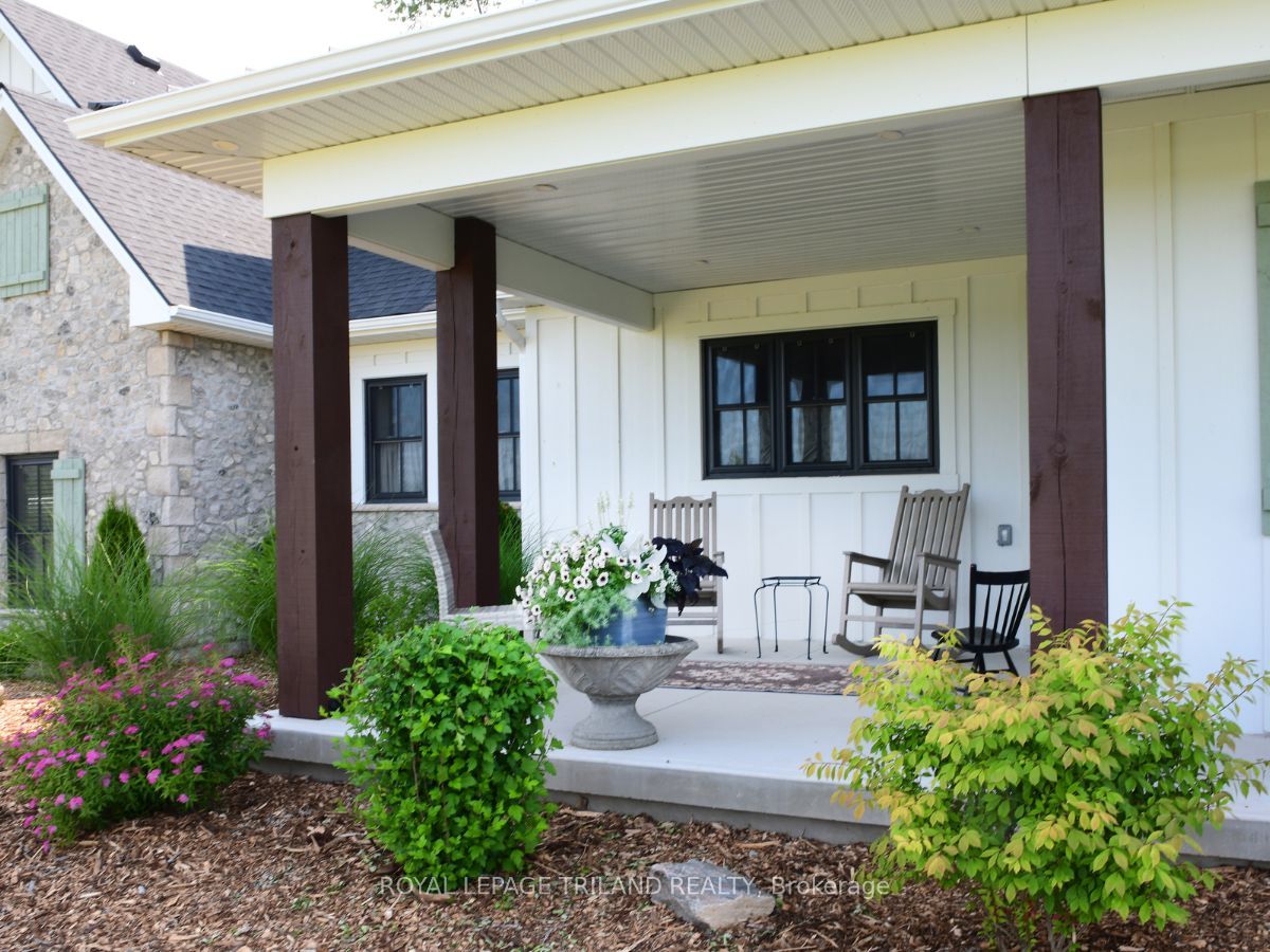 5540 Carriage Road Property Photo 3