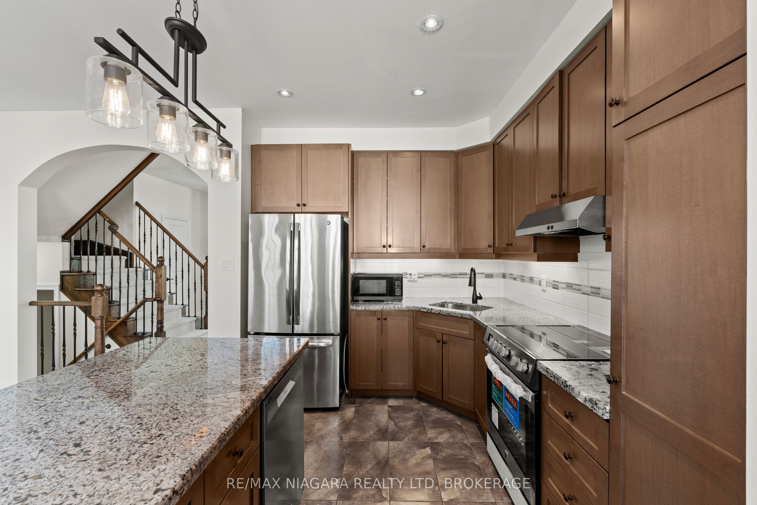 16 Macdonell Road Property Photo 13