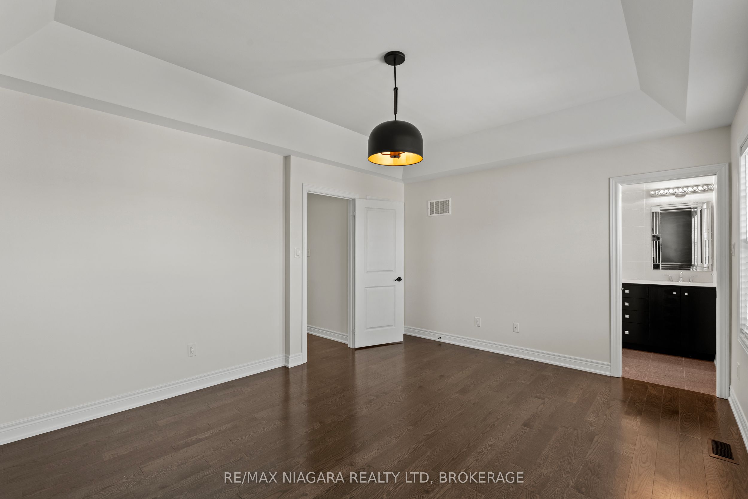16 Macdonell Road Property Photo 15