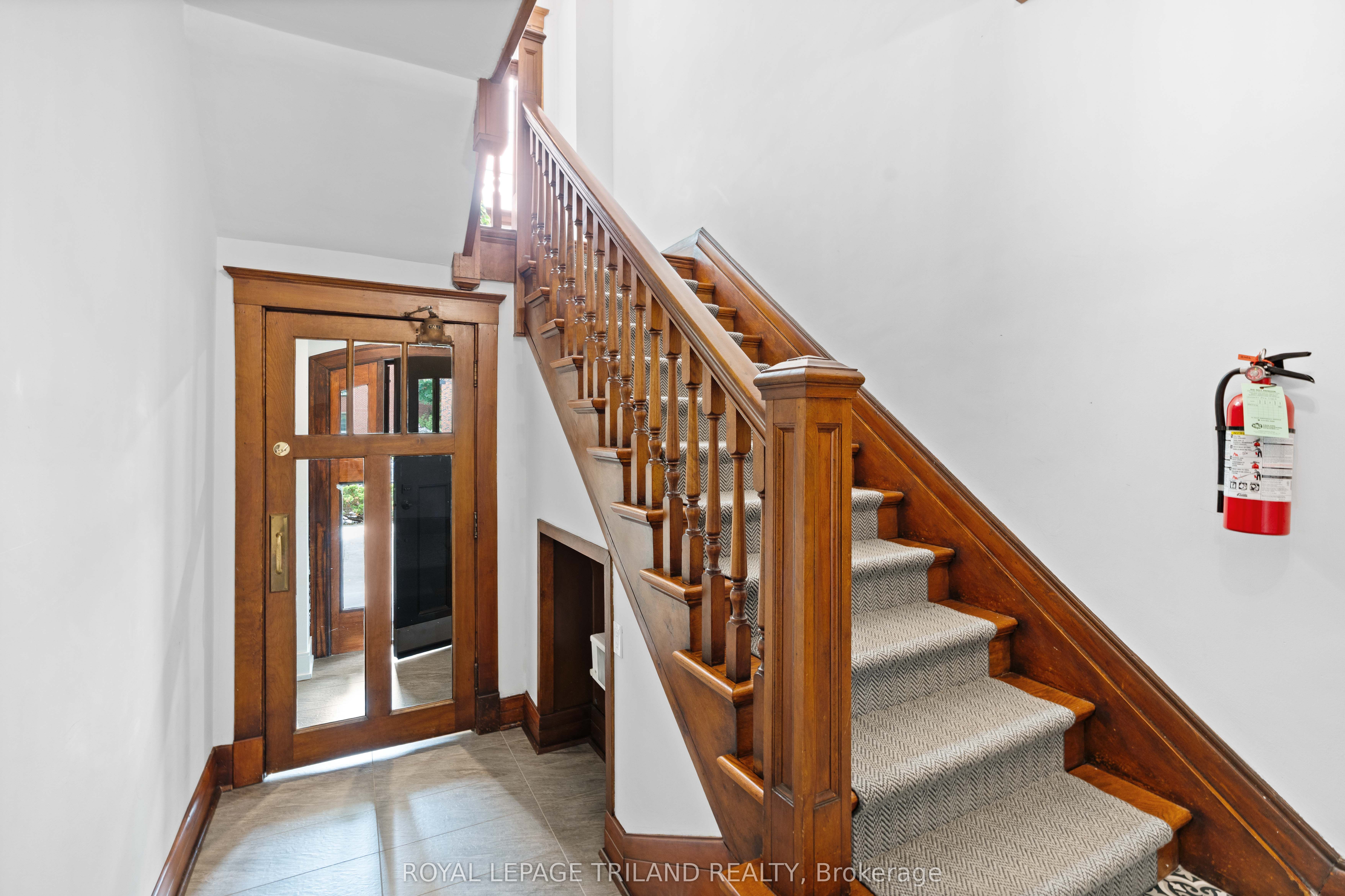 130 Windsor Crescent 3 Property Photo 3