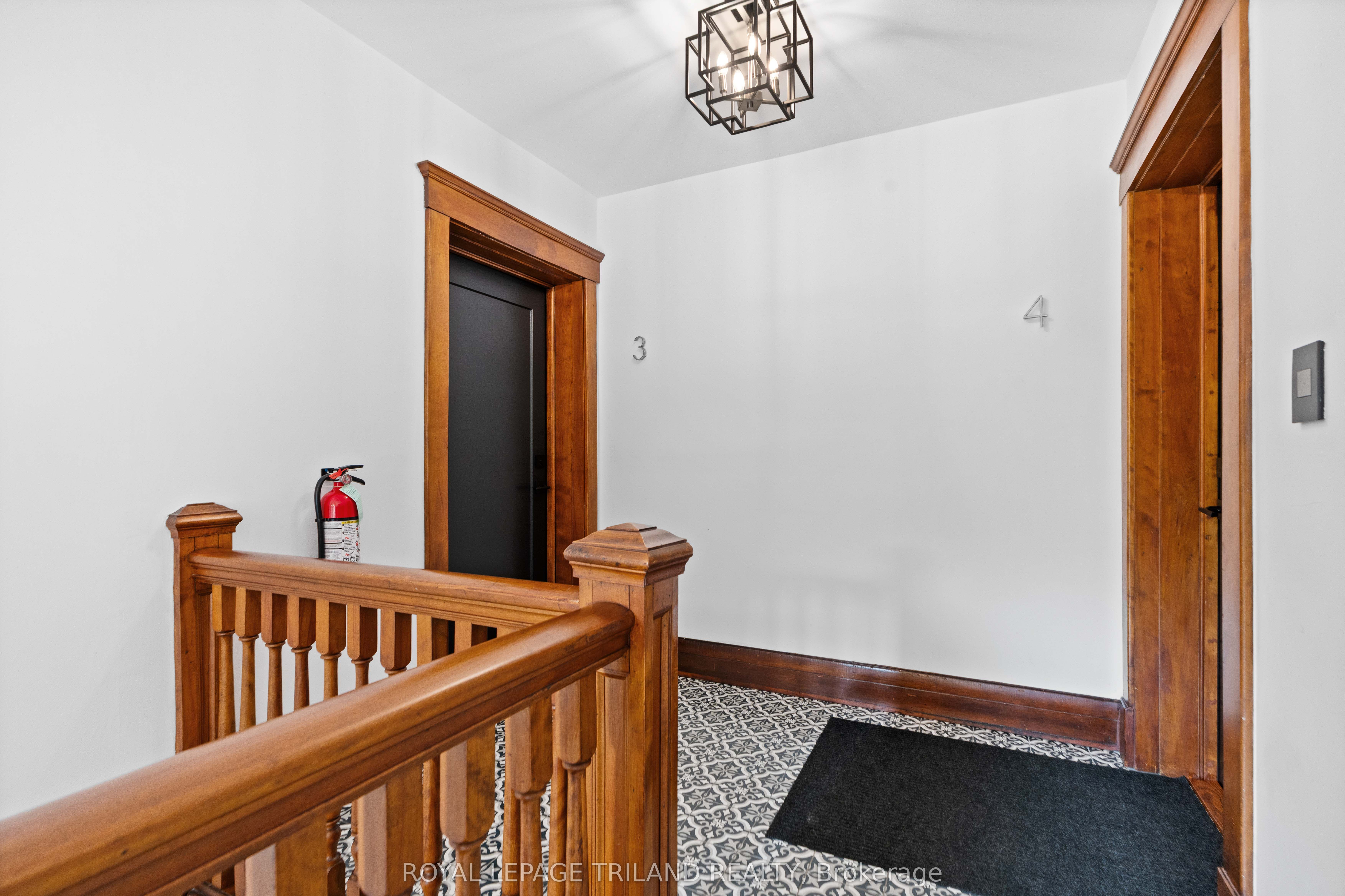 130 Windsor Crescent 3 Property Photo 4