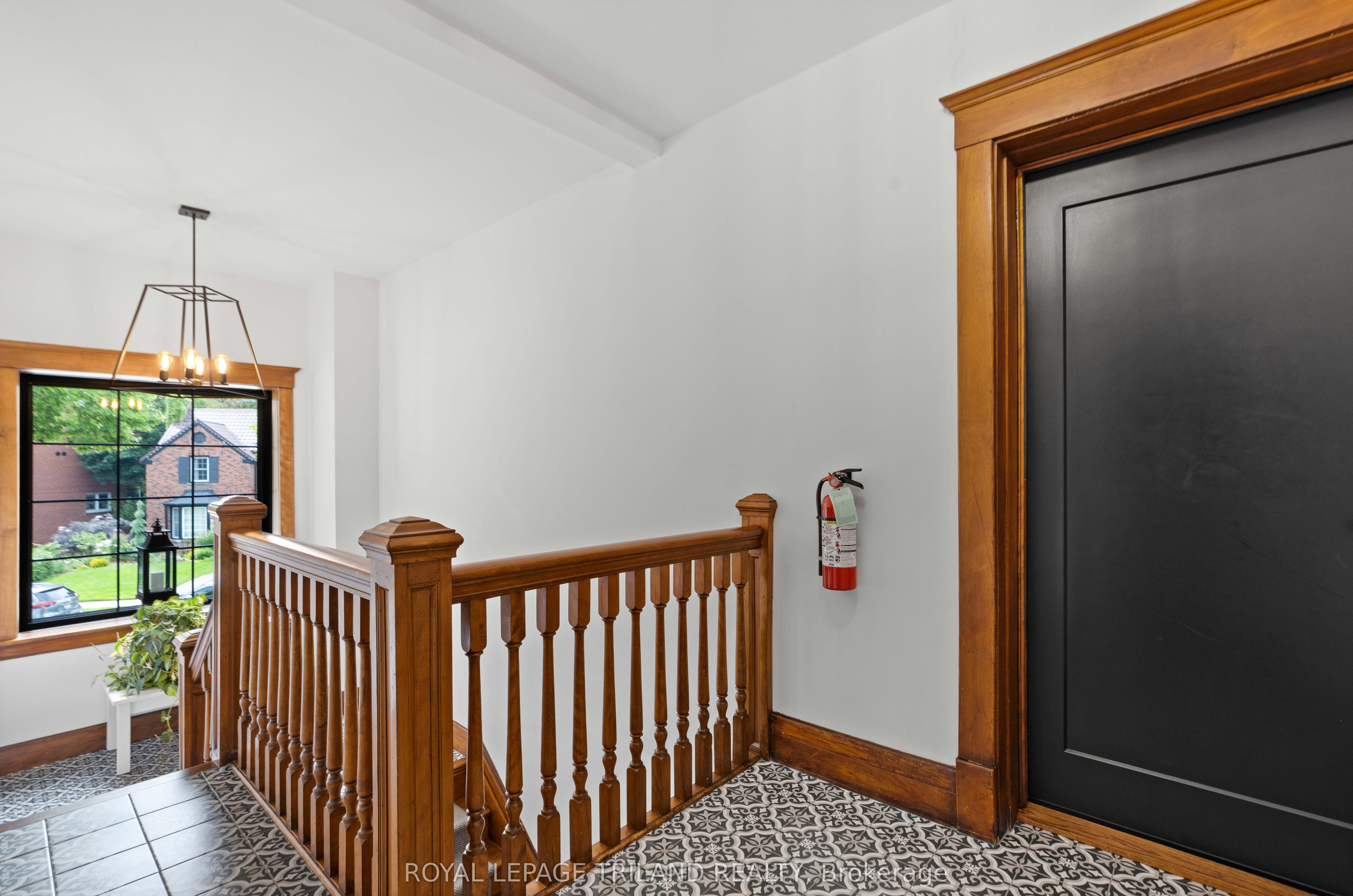 130 Windsor Crescent 3 Property Photo 5