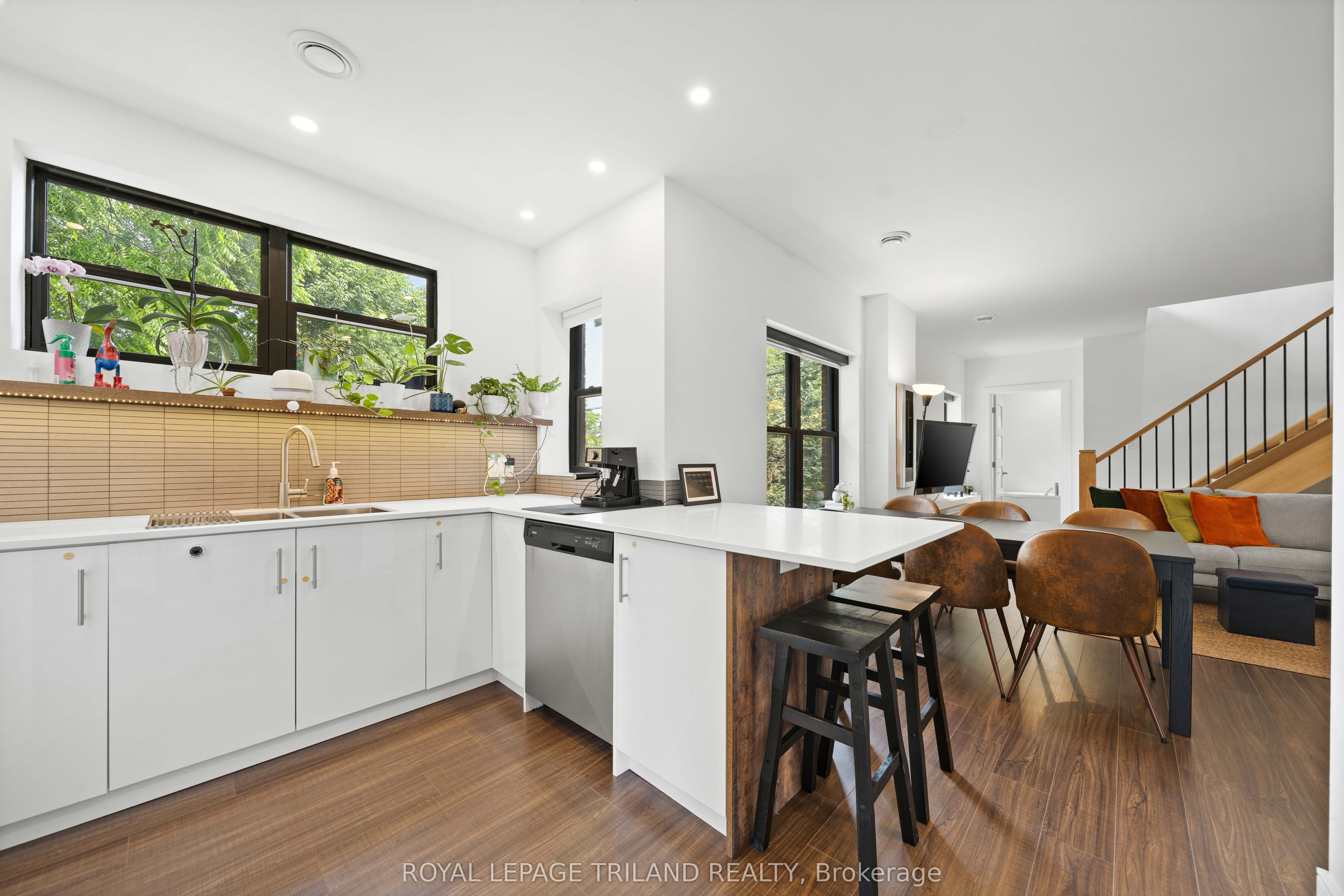 130 Windsor Crescent 3 Property Photo 16