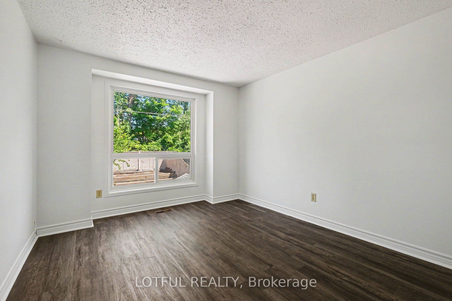 52 Fair Oaks Crescent Property Photo 17