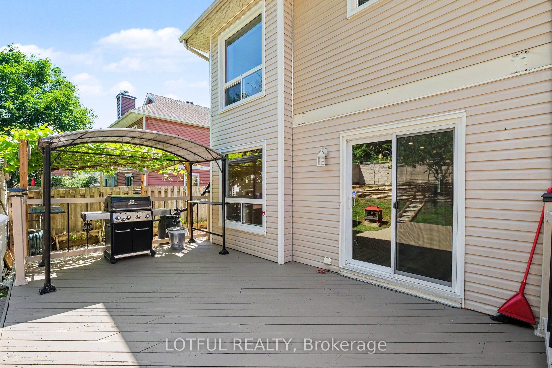 52 Fair Oaks Crescent Property Photo 25