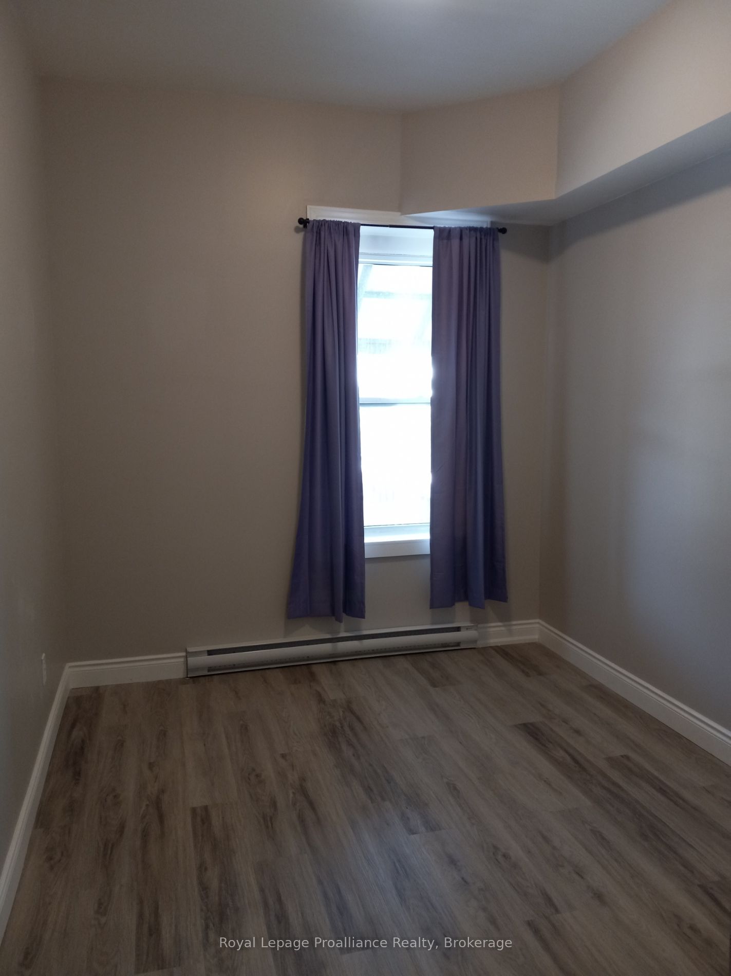 21 King Street E Property Photo 3