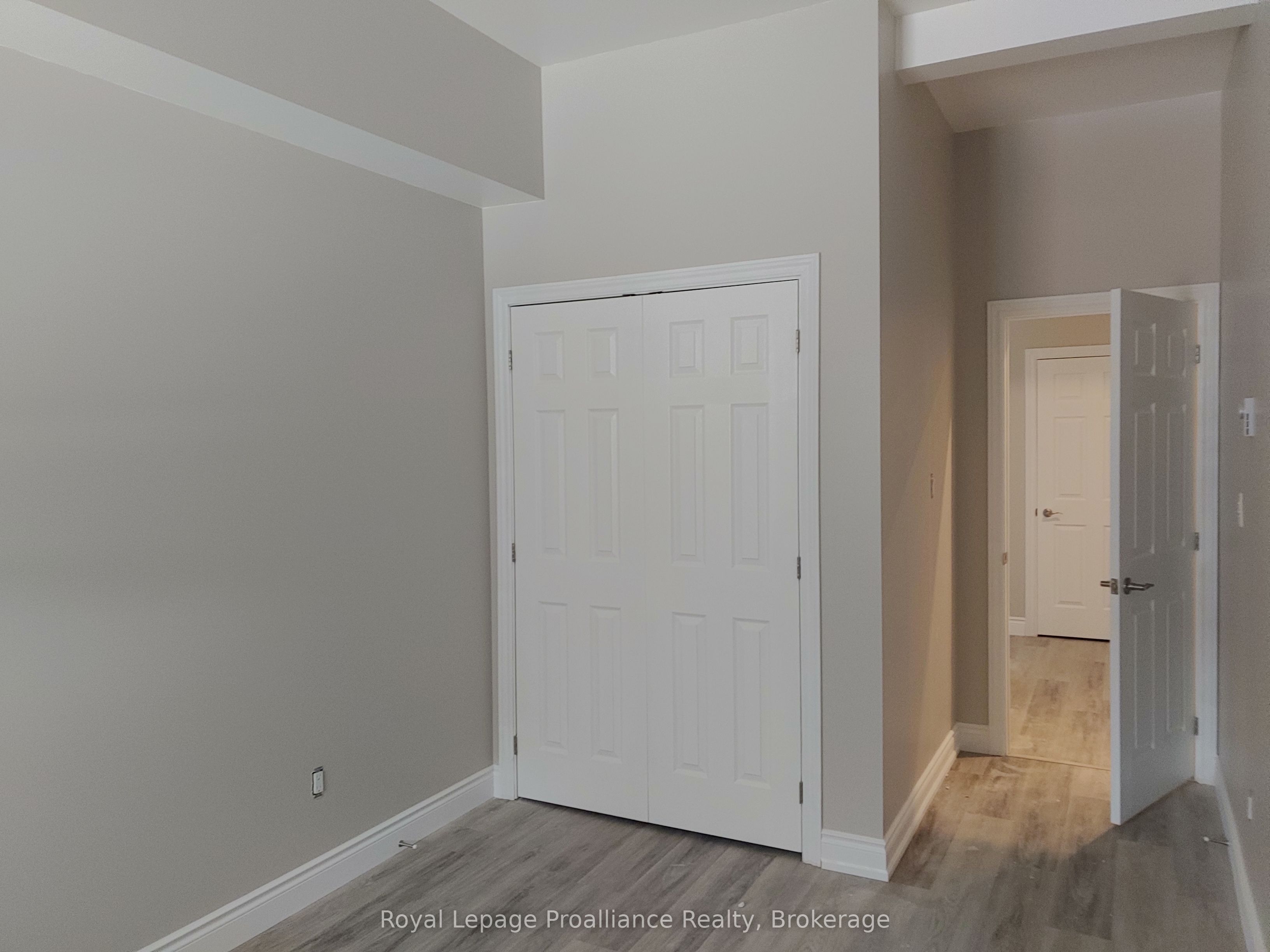 21 King Street E Property Photo 6