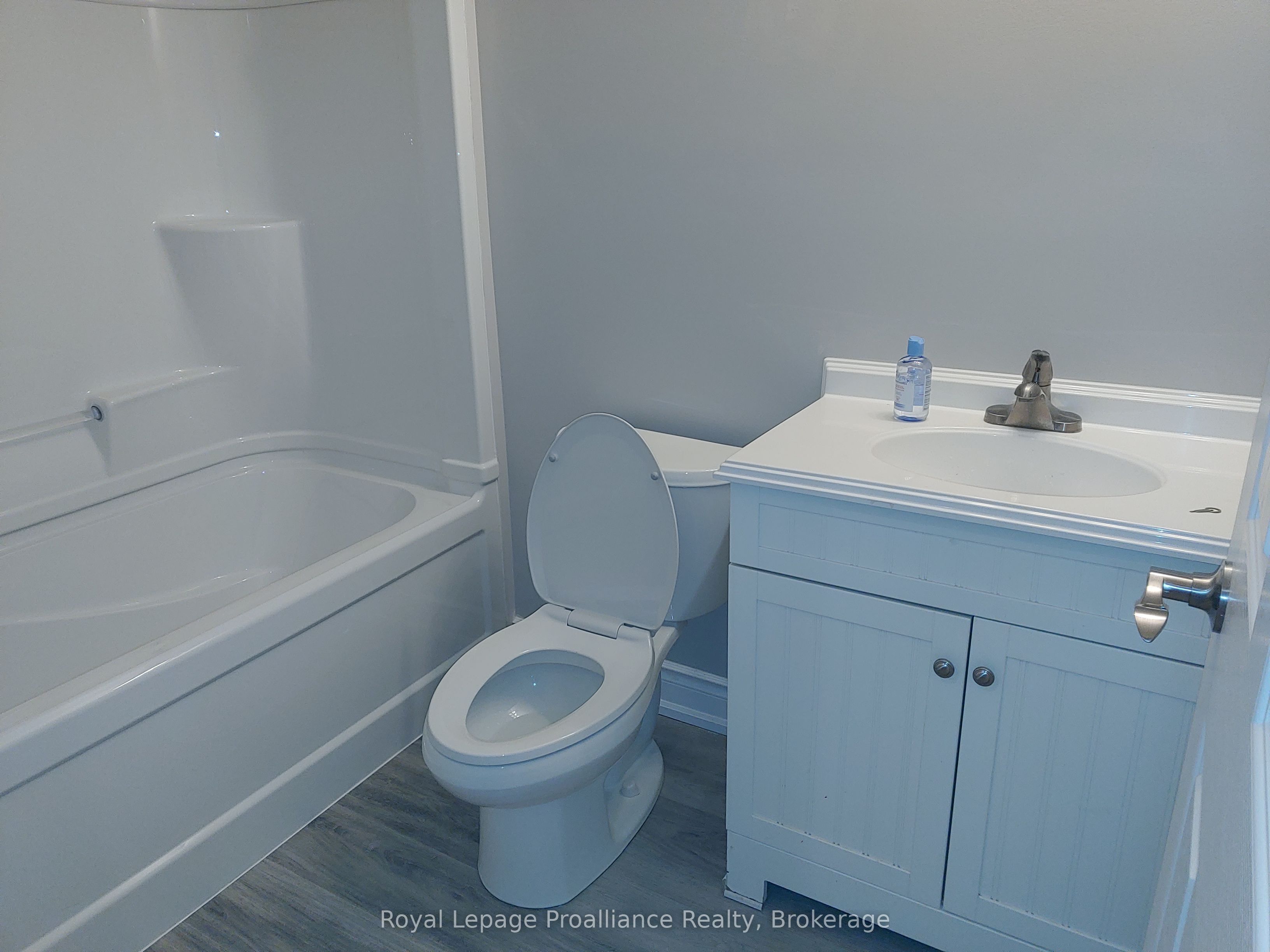 21 King Street E Property Photo 7