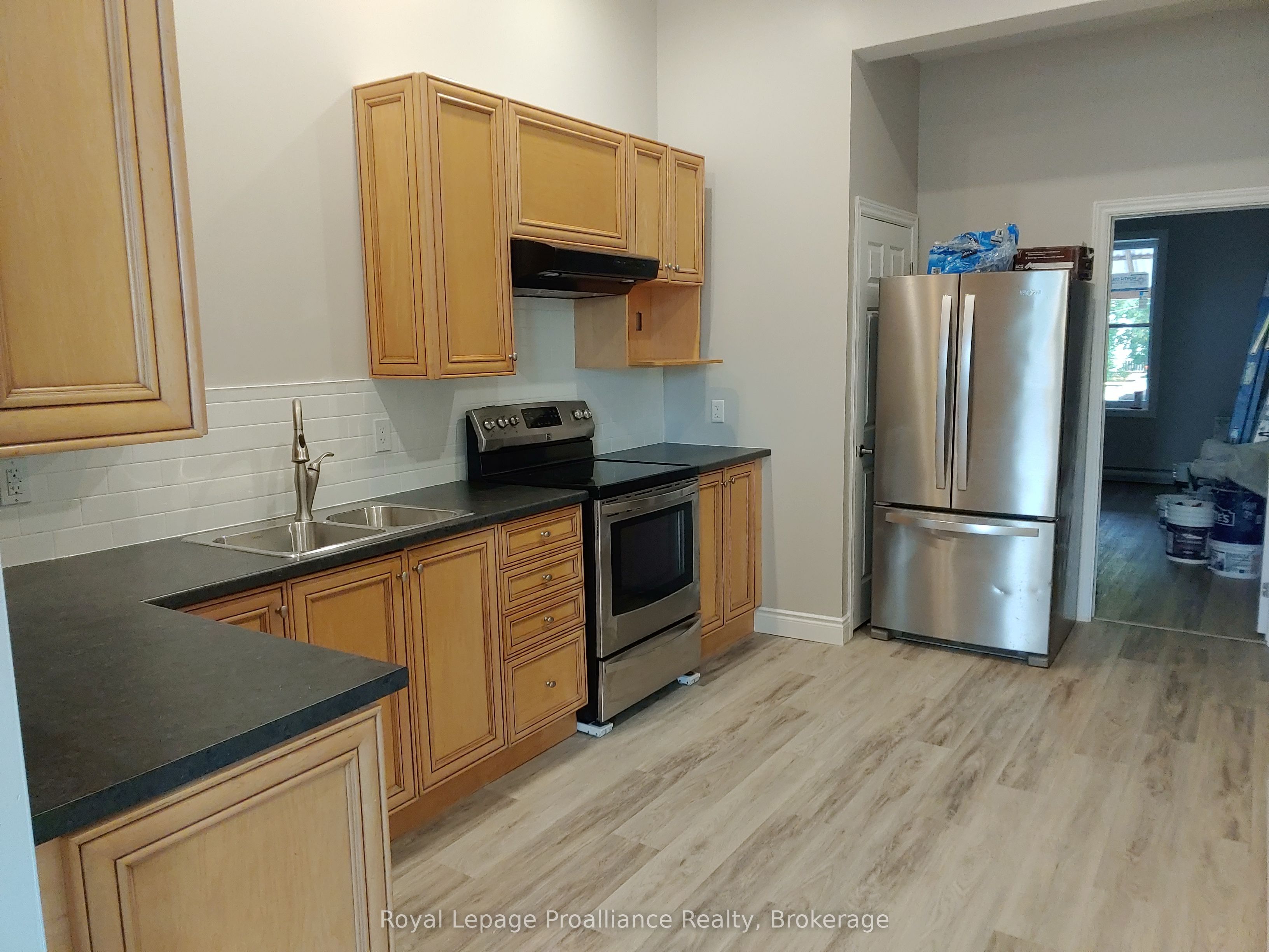 21 King Street E Property Photo 9