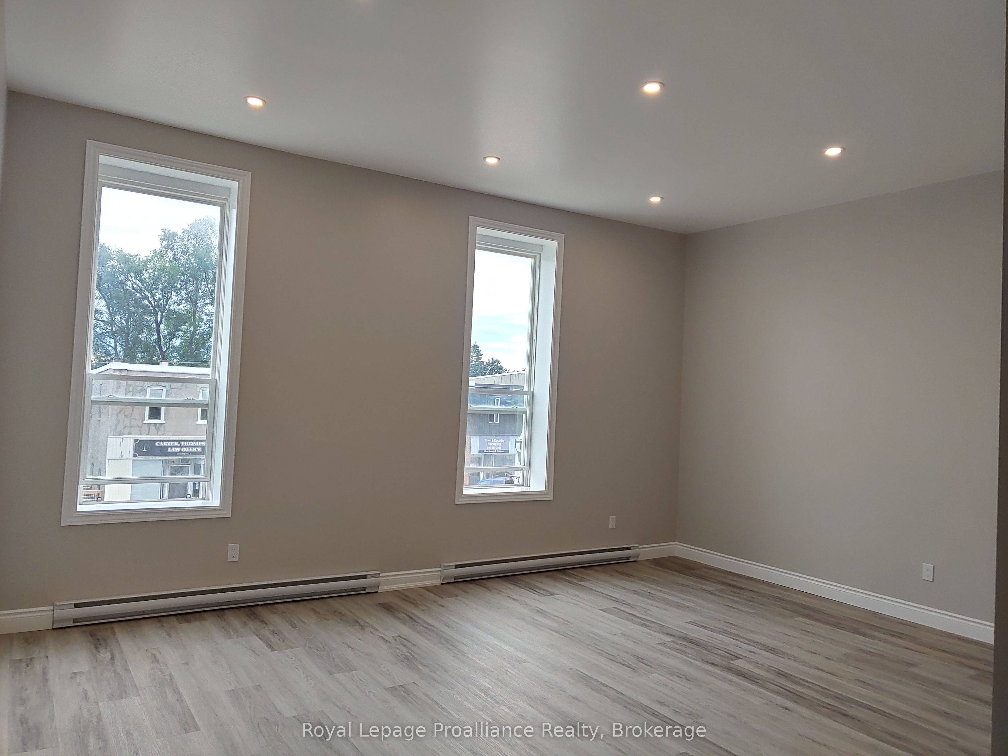 21 King Street E Property Photo 12