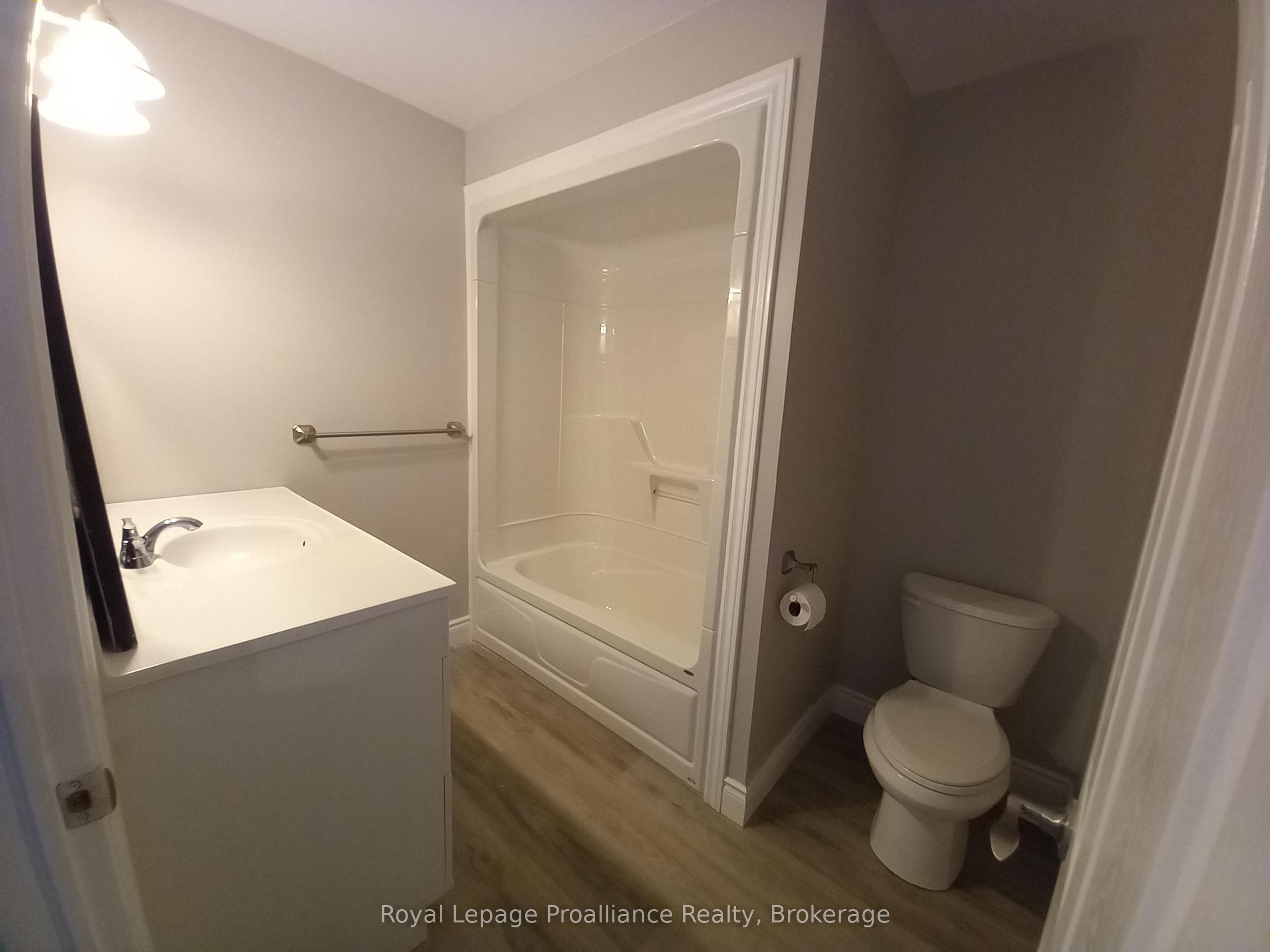 21 King Street E Property Photo 14