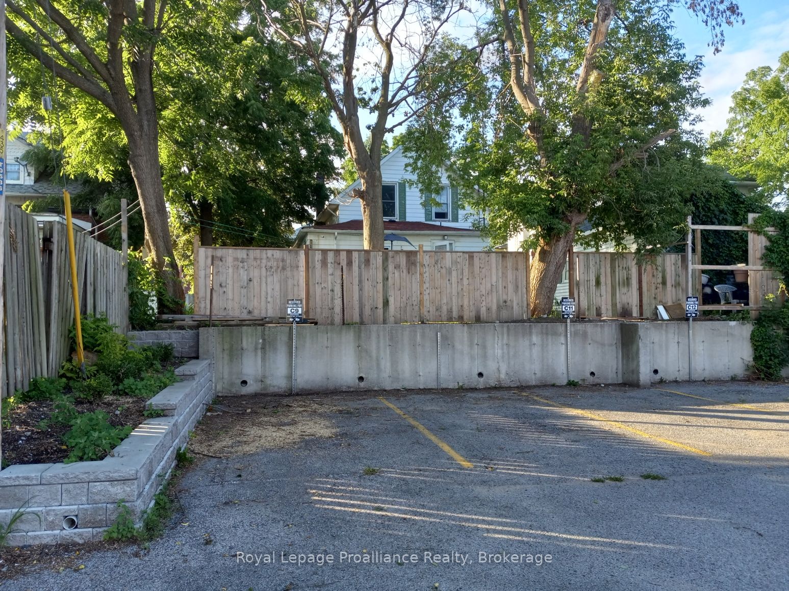 21 King Street E Property Photo 23