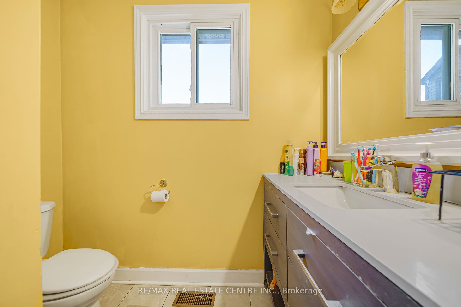 659 Upper Wellington Street E Property Photo 25