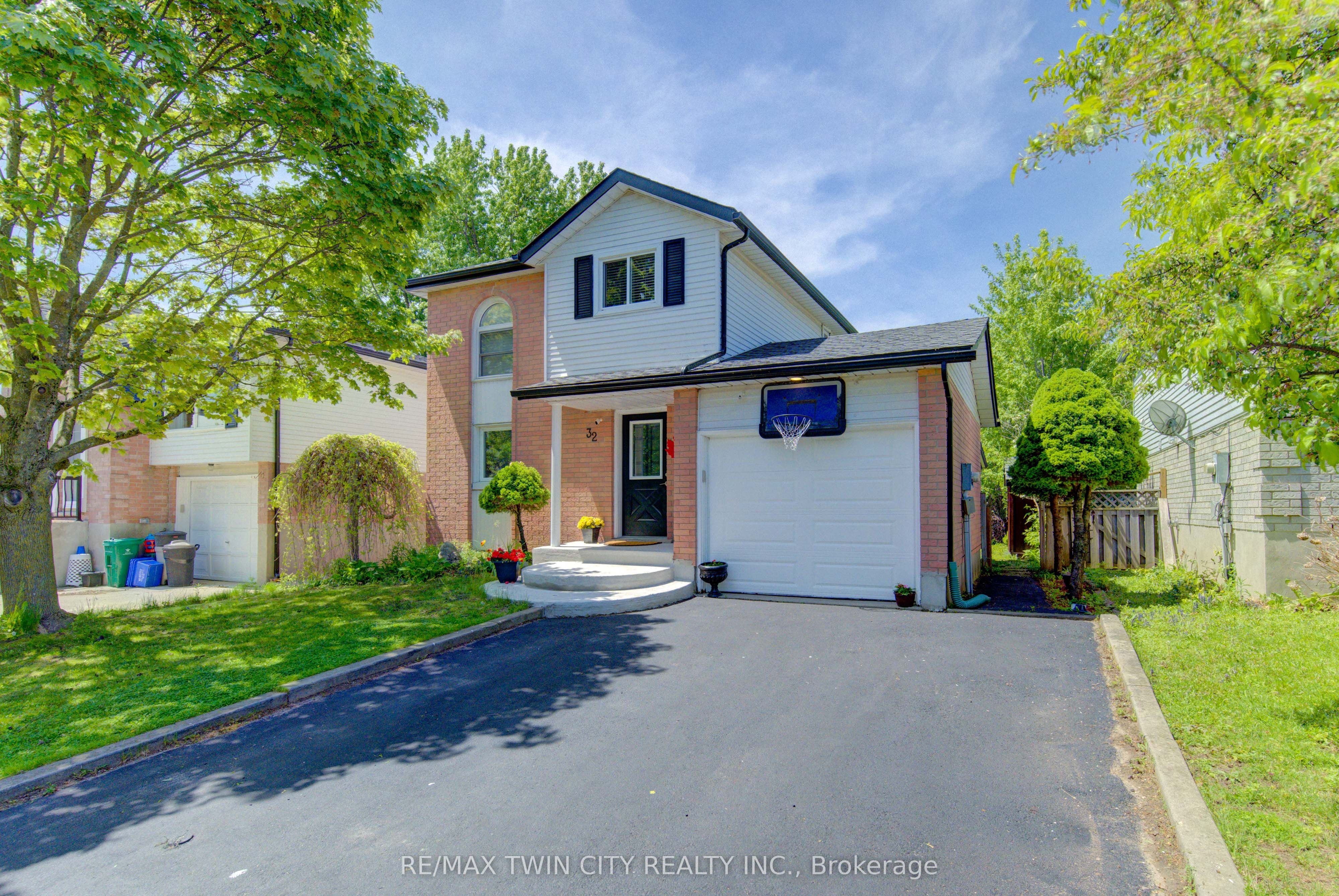 32 Enfield Drive Property Photo 2