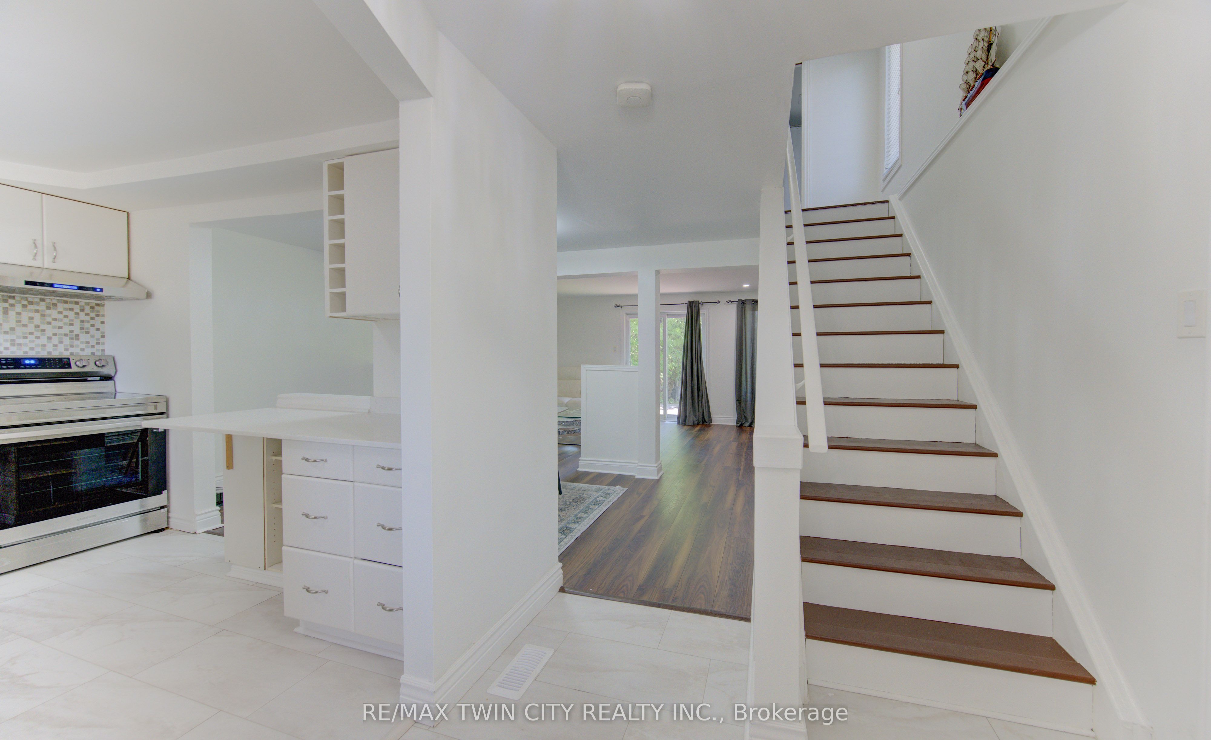 32 Enfield Drive Property Photo 6
