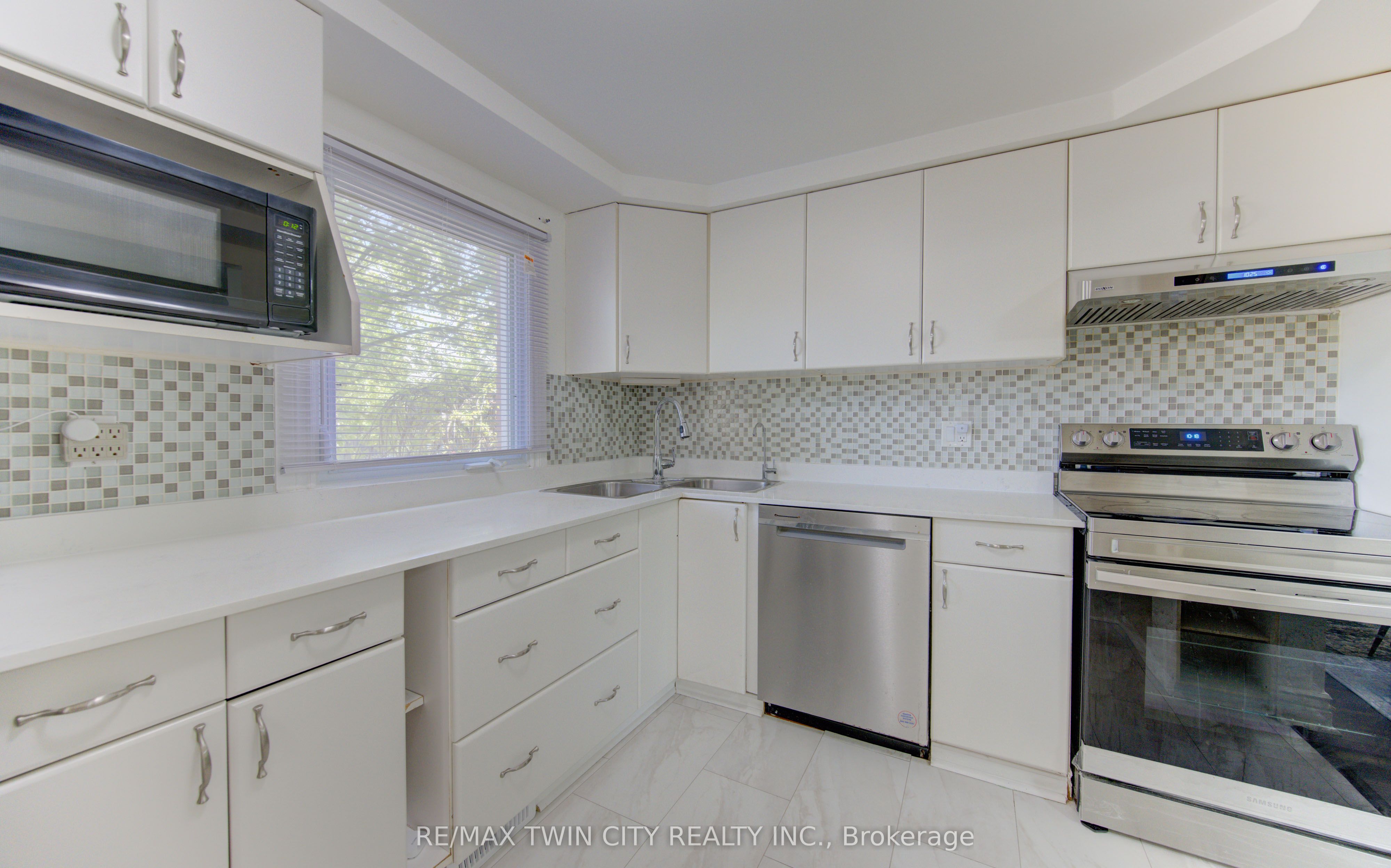 32 Enfield Drive Property Photo 8
