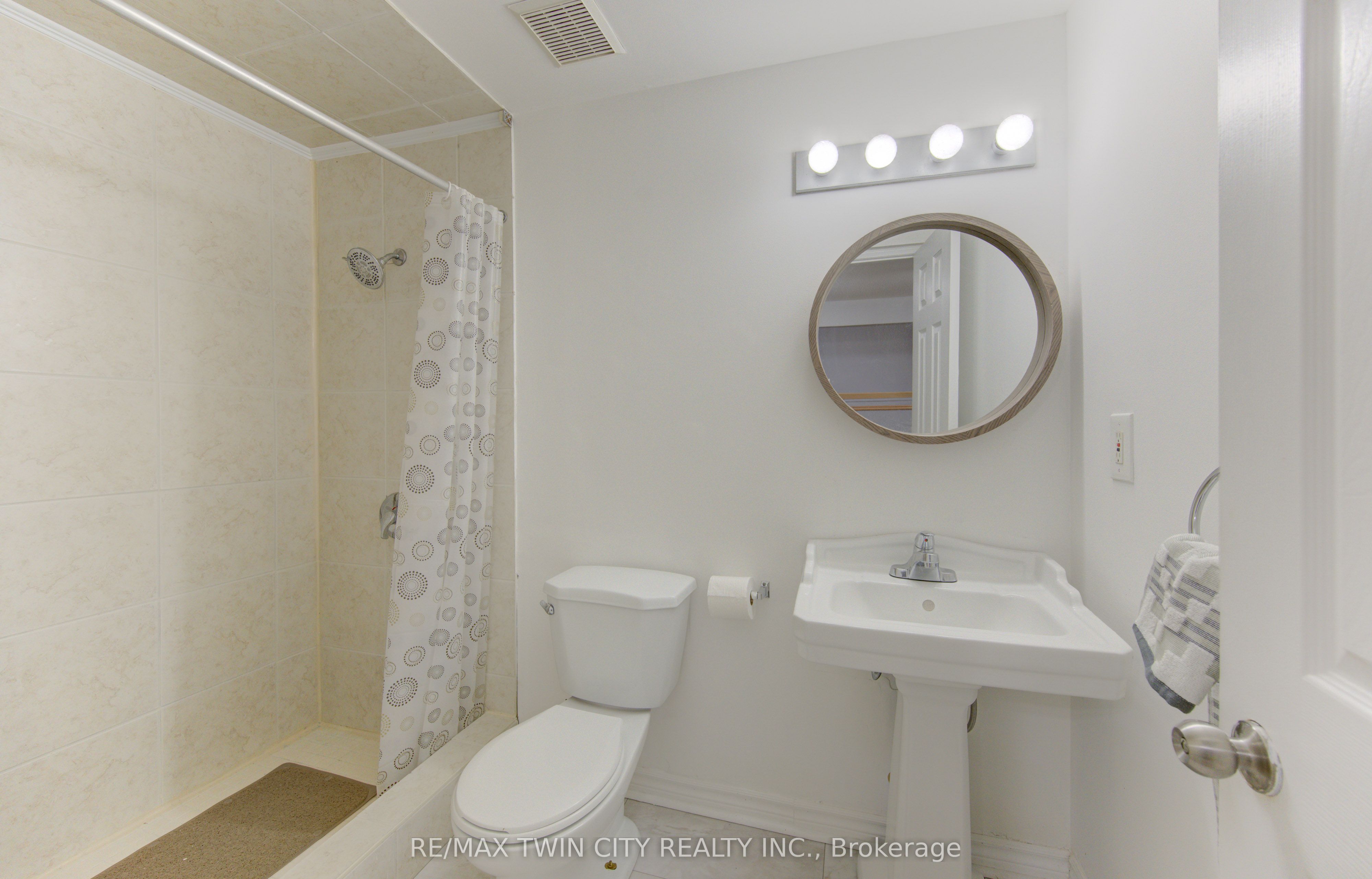 32 Enfield Drive Property Photo 28