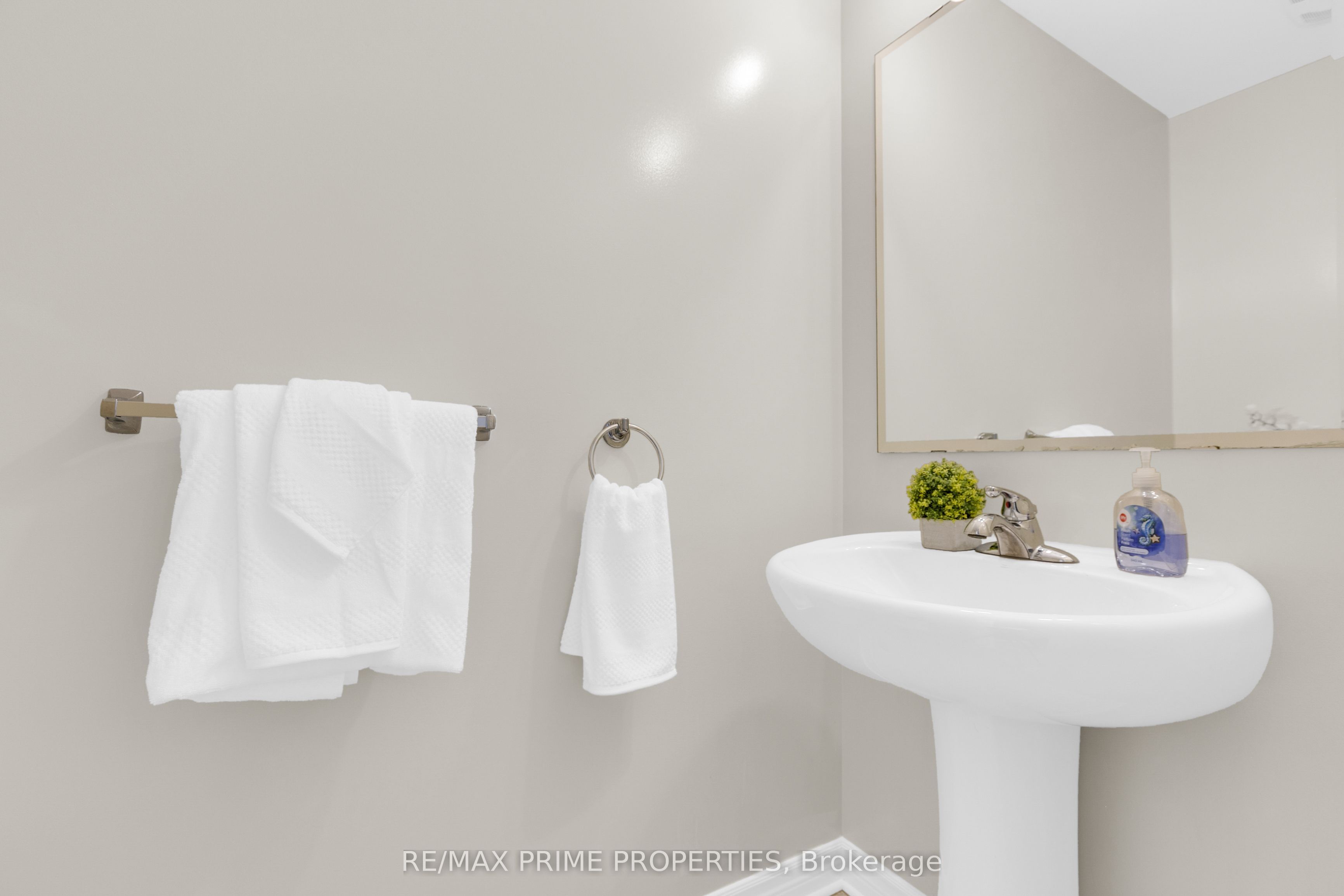1149 Beckett Crescent Property Photo 3