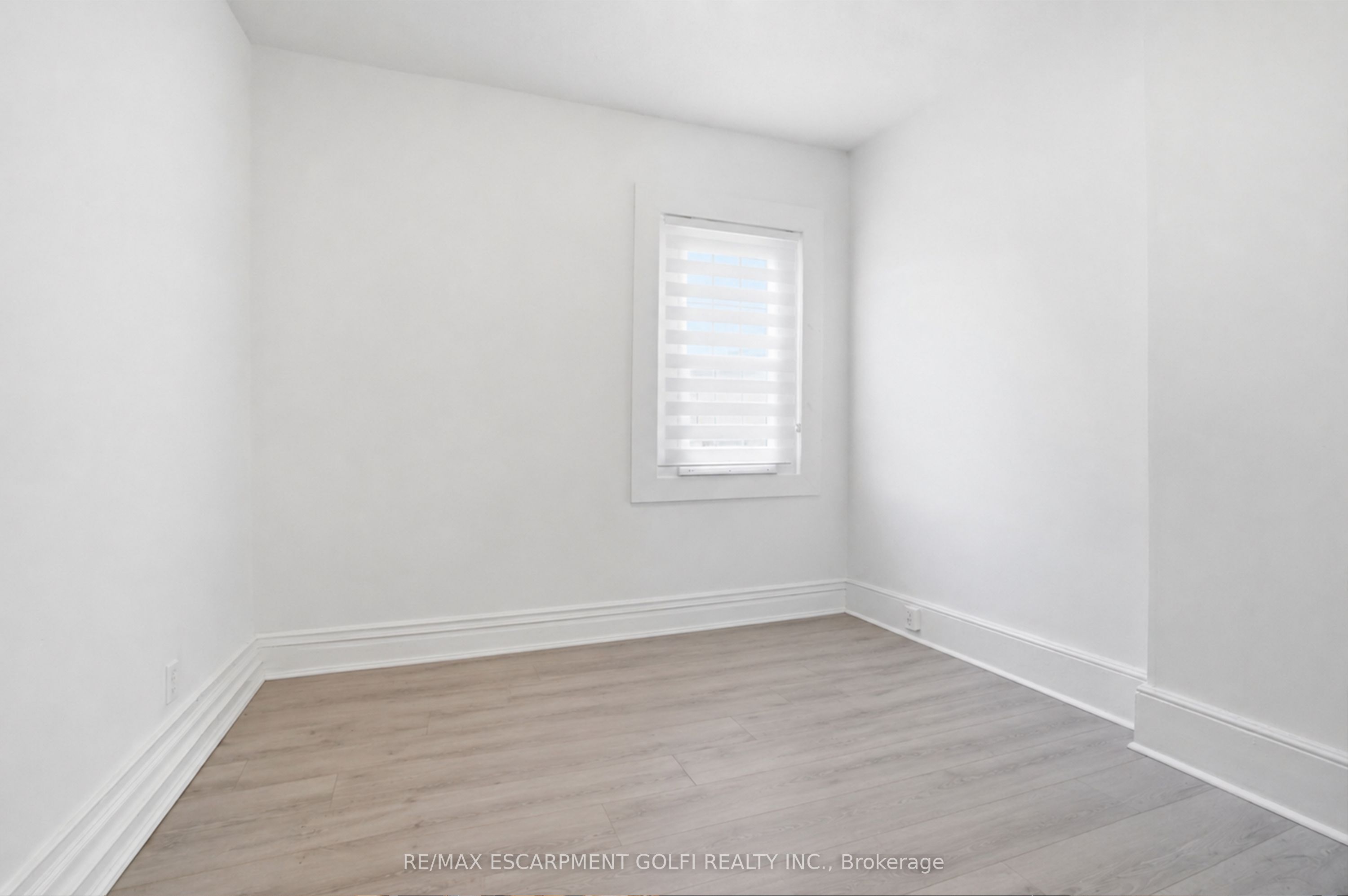 216-218 King Street E Property Photo 11