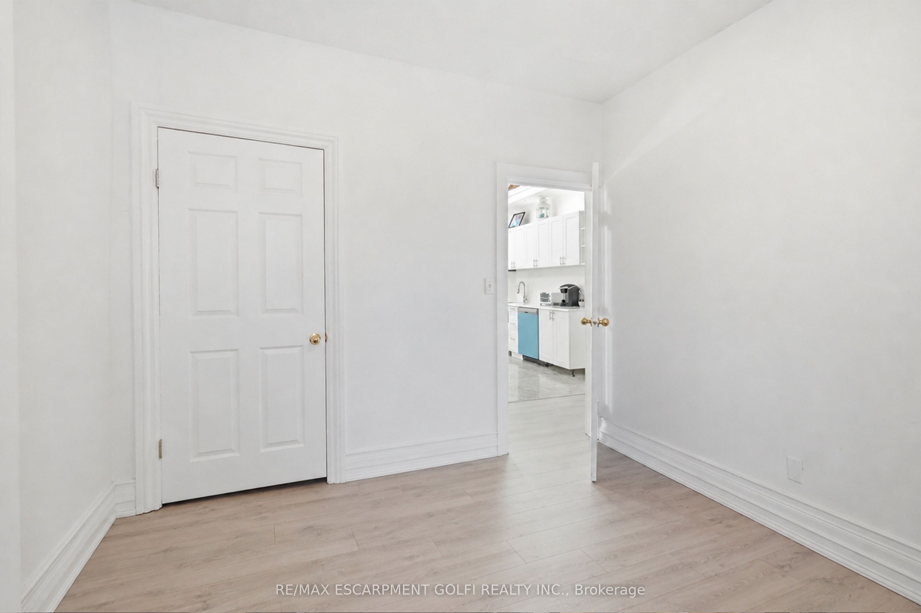 216-218 King Street E Property Photo 12