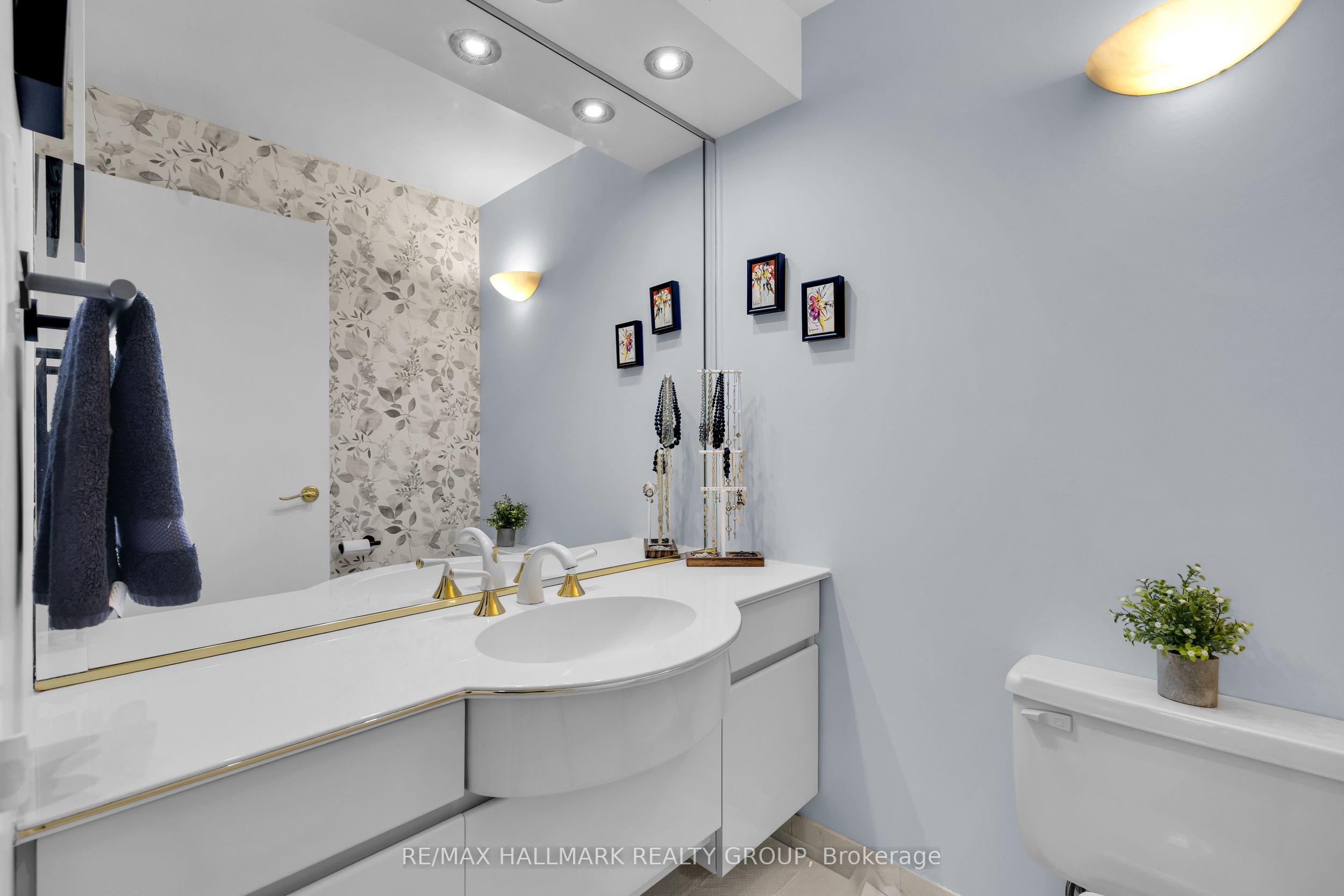 151 Bay Street 810 Property Photo 33