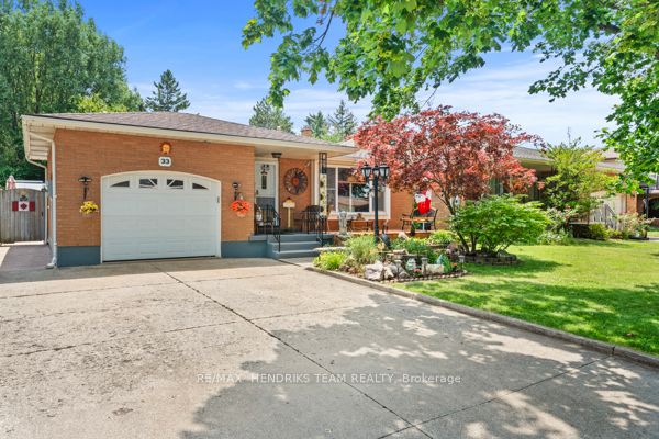 33 Meadowbrook Crescent Property Photo 1