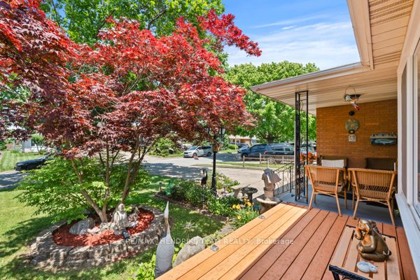 33 Meadowbrook Crescent Property Photo 4