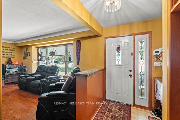33 Meadowbrook Crescent Property Photo 5