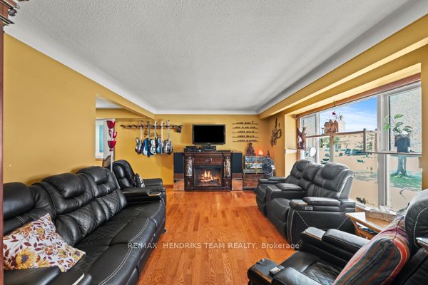 33 Meadowbrook Crescent Property Photo 7