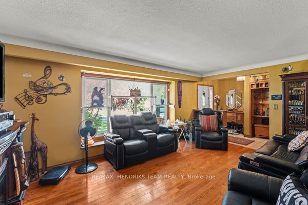 33 Meadowbrook Crescent Property Photo 8