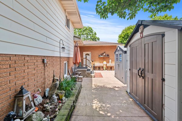 33 Meadowbrook Crescent Property Photo 30