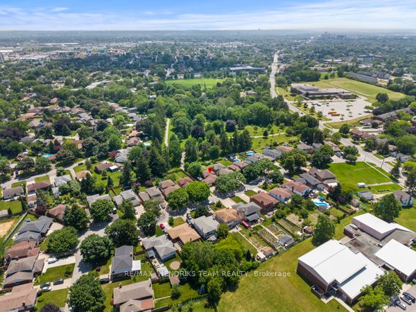 33 Meadowbrook Crescent Property Photo 44