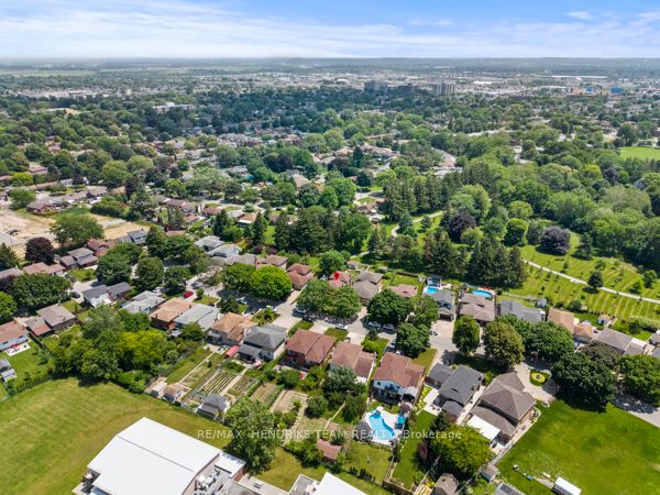 33 Meadowbrook Crescent Property Photo 45