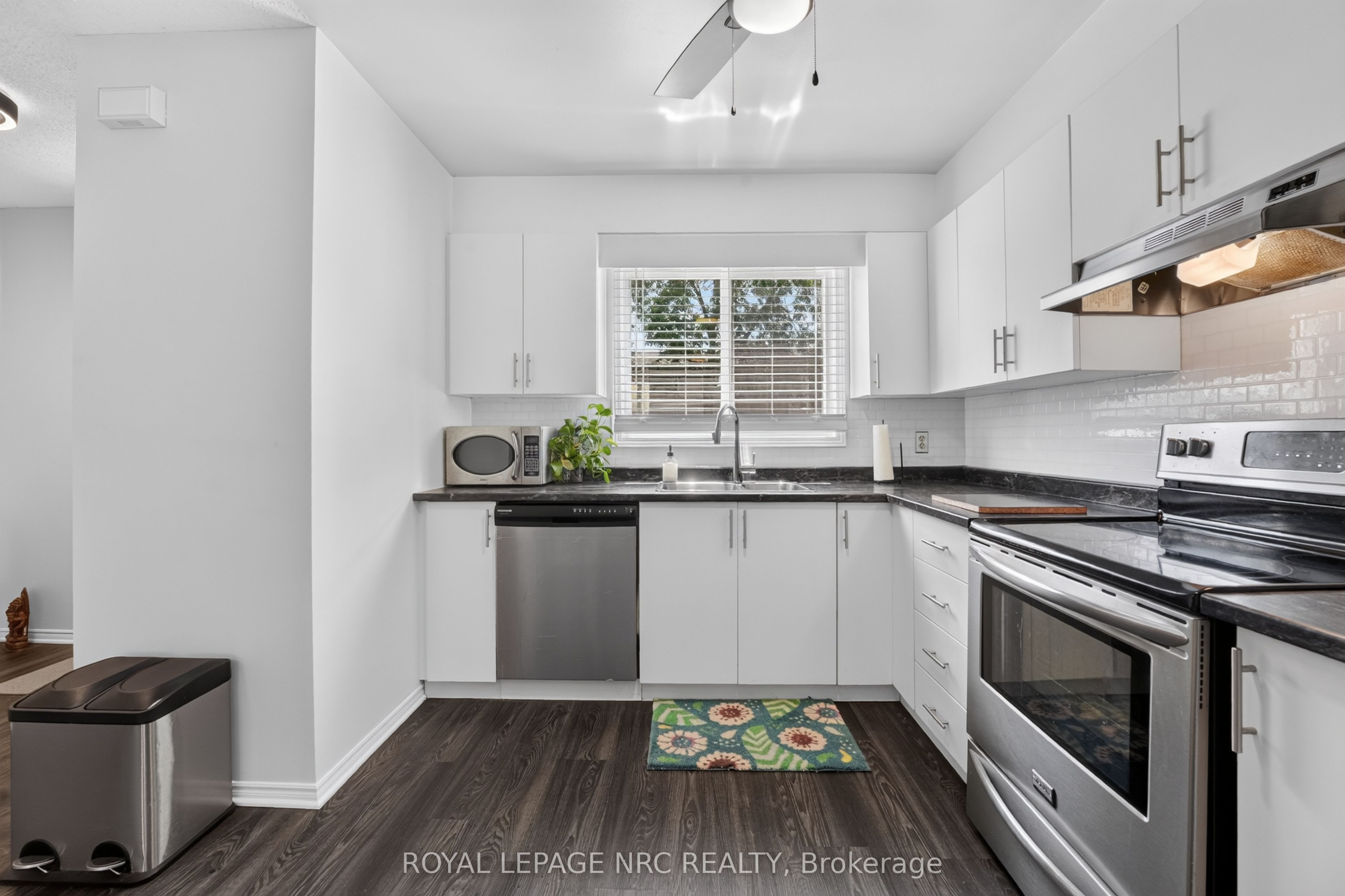 65 Dorchester Boulevard 40 Property Photo 29