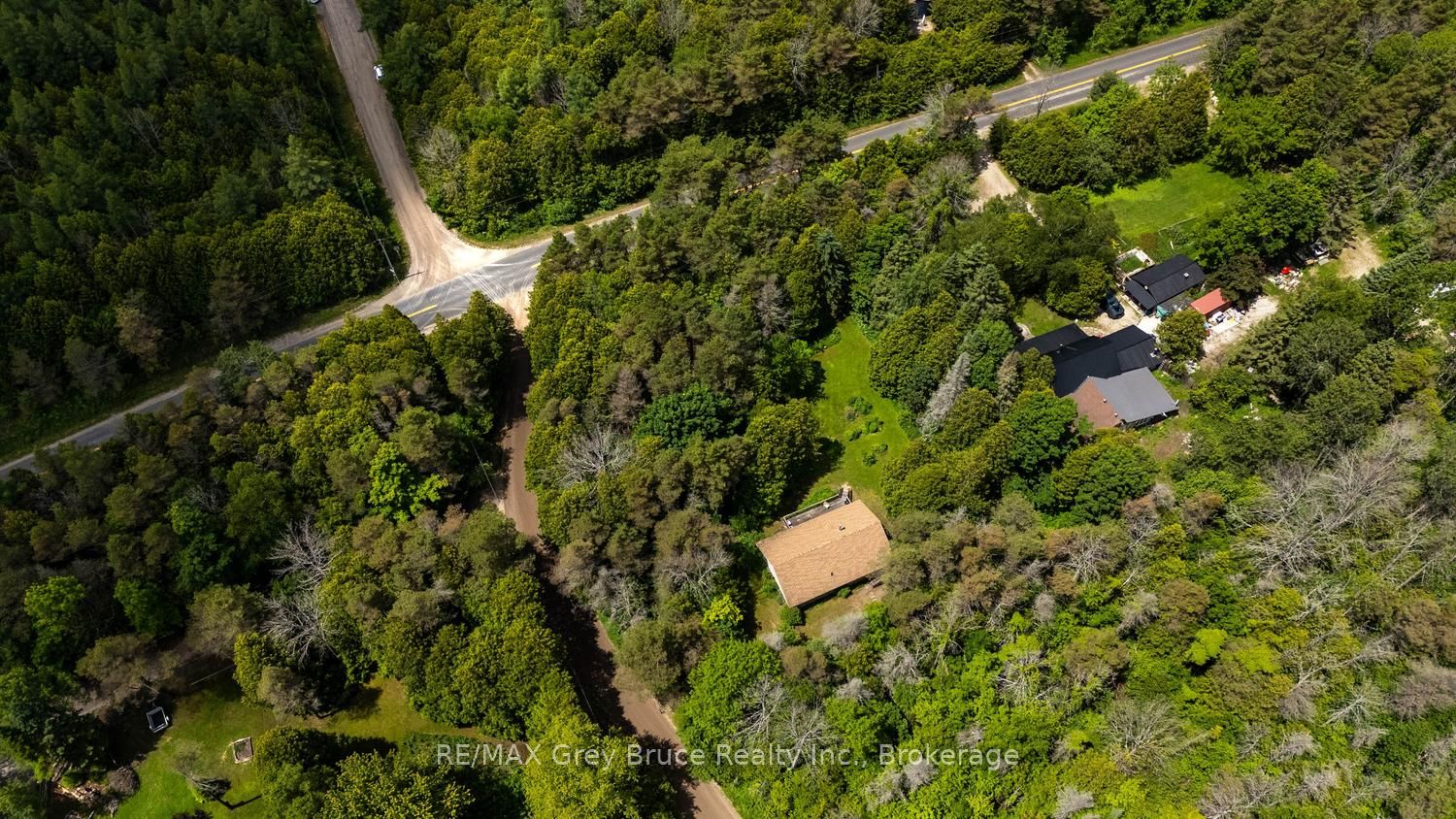 550 Huron Road N Property Photo 2