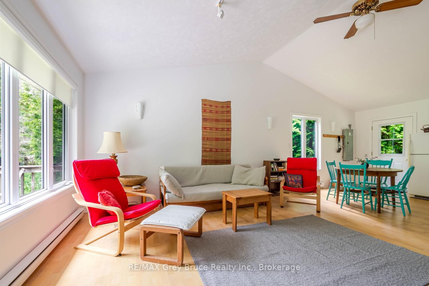 550 Huron Road N Property Photo 6