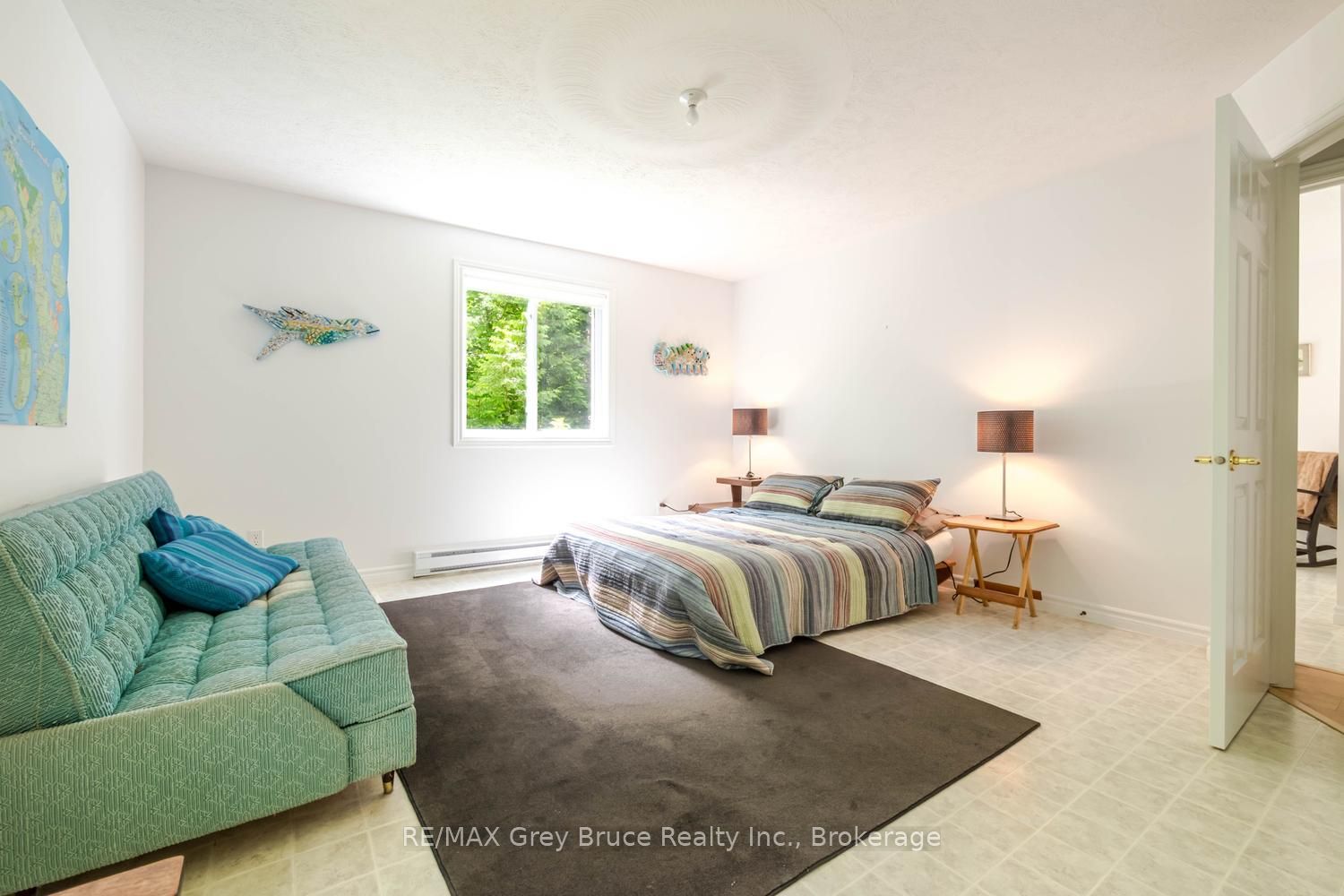 550 Huron Road N Property Photo 10