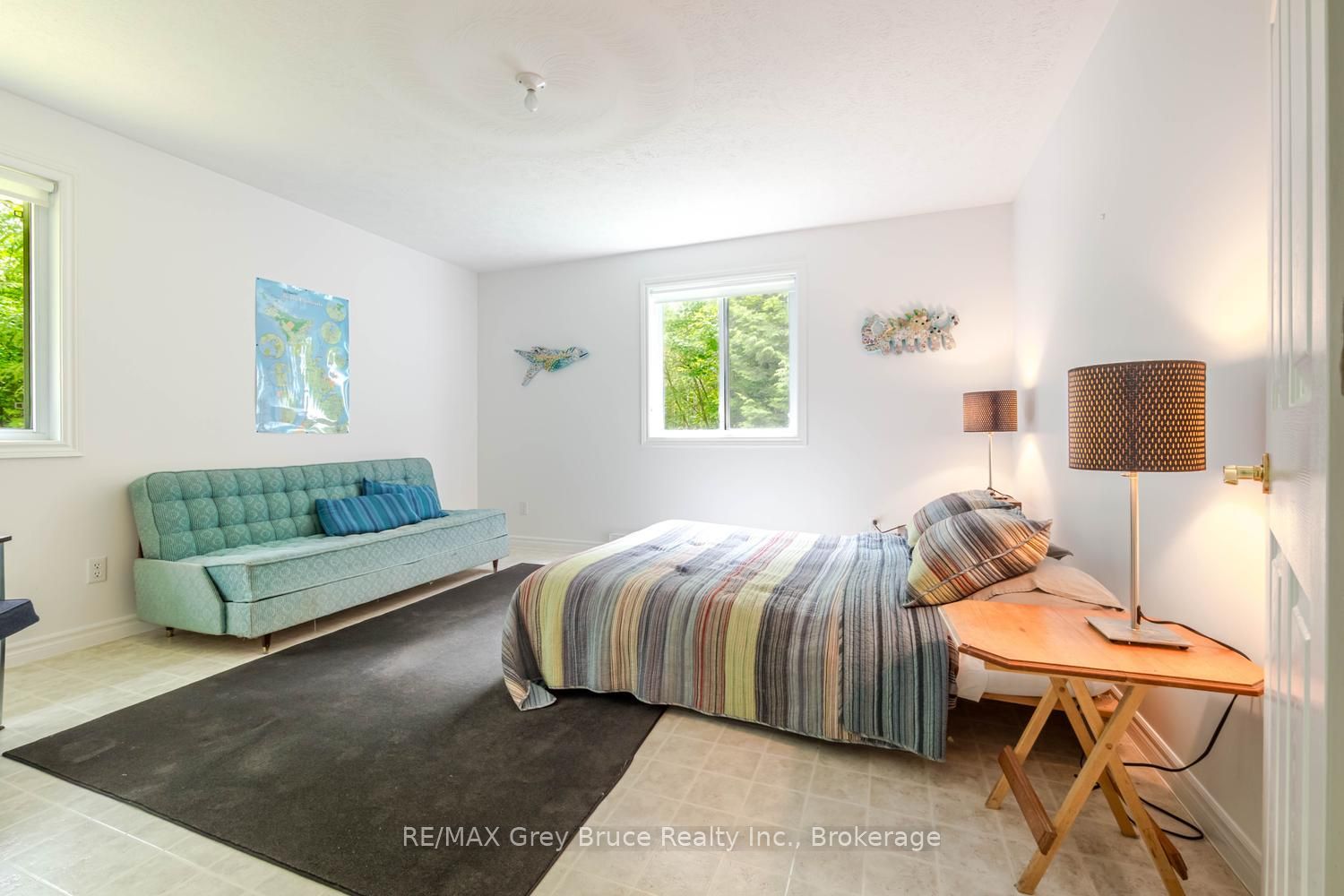 550 Huron Road N Property Photo 11