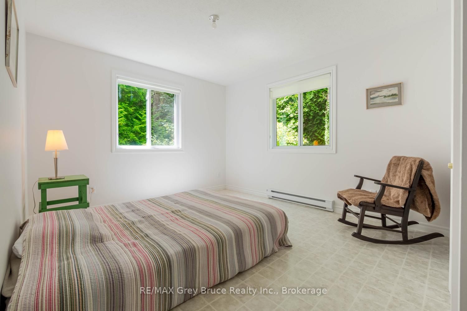 550 Huron Road N Property Photo 14