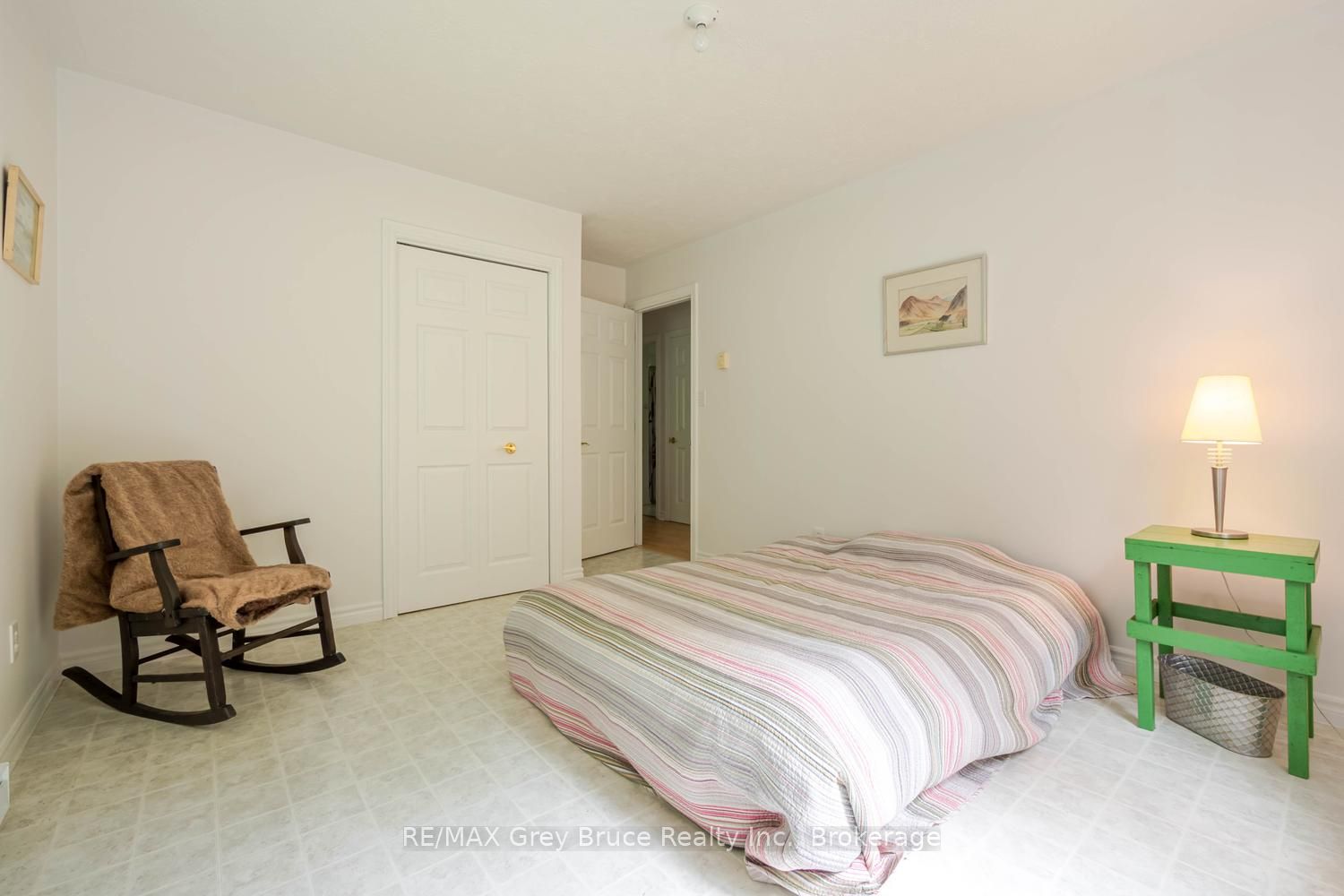 550 Huron Road N Property Photo 15